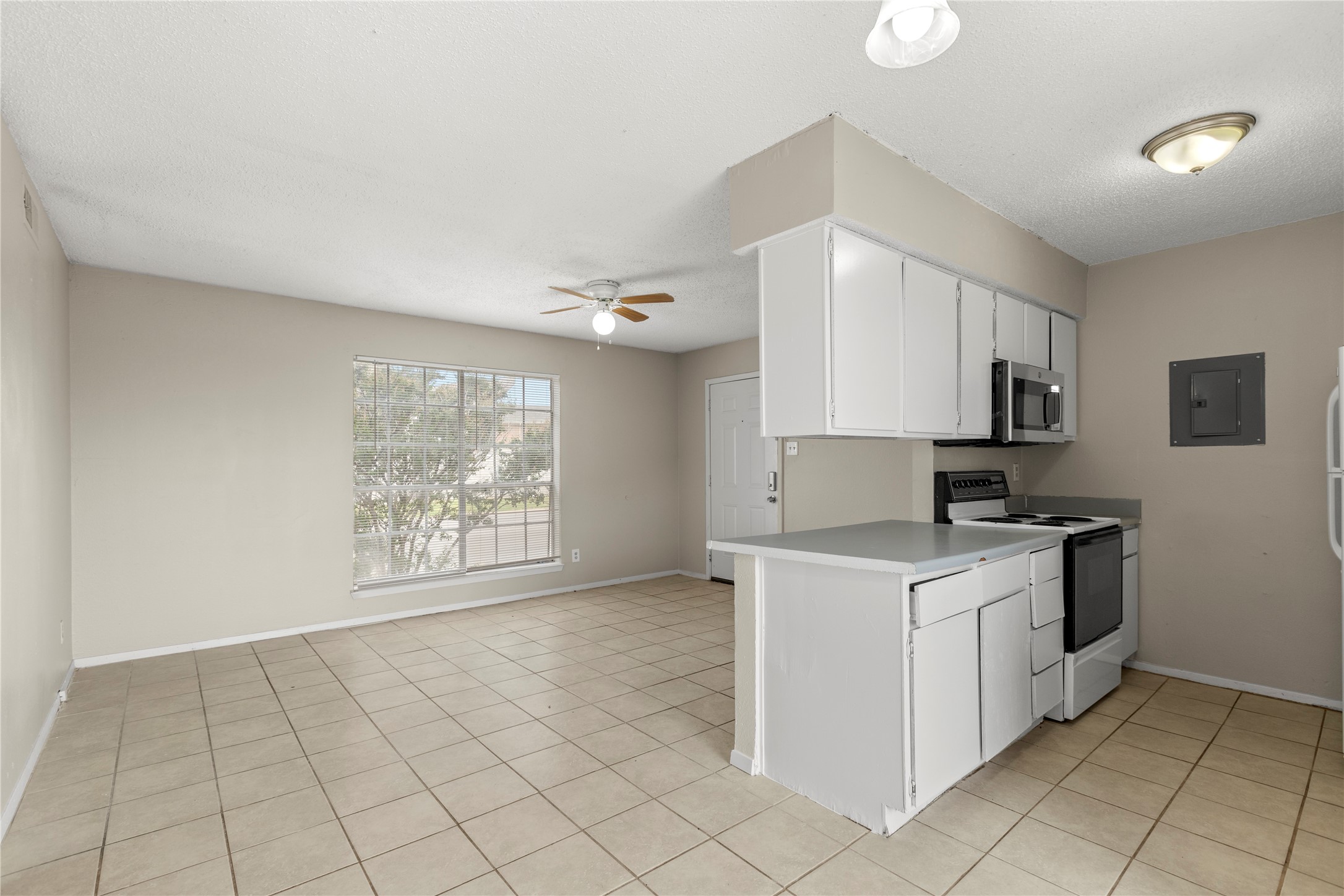 1601 Mary K Lane White Settlement TX 76108