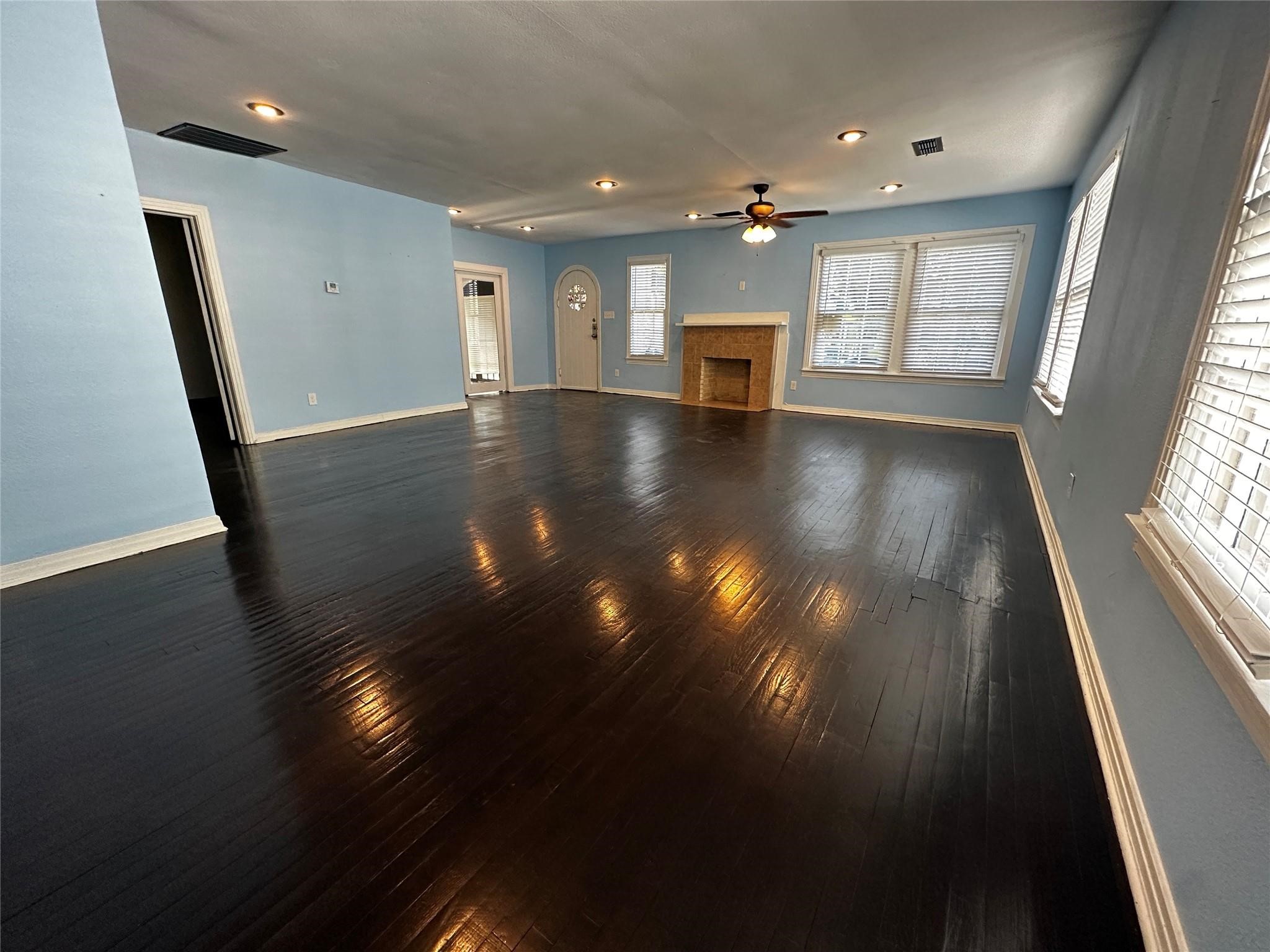 1009 E Humbolt Street Fort Worth TX 76104