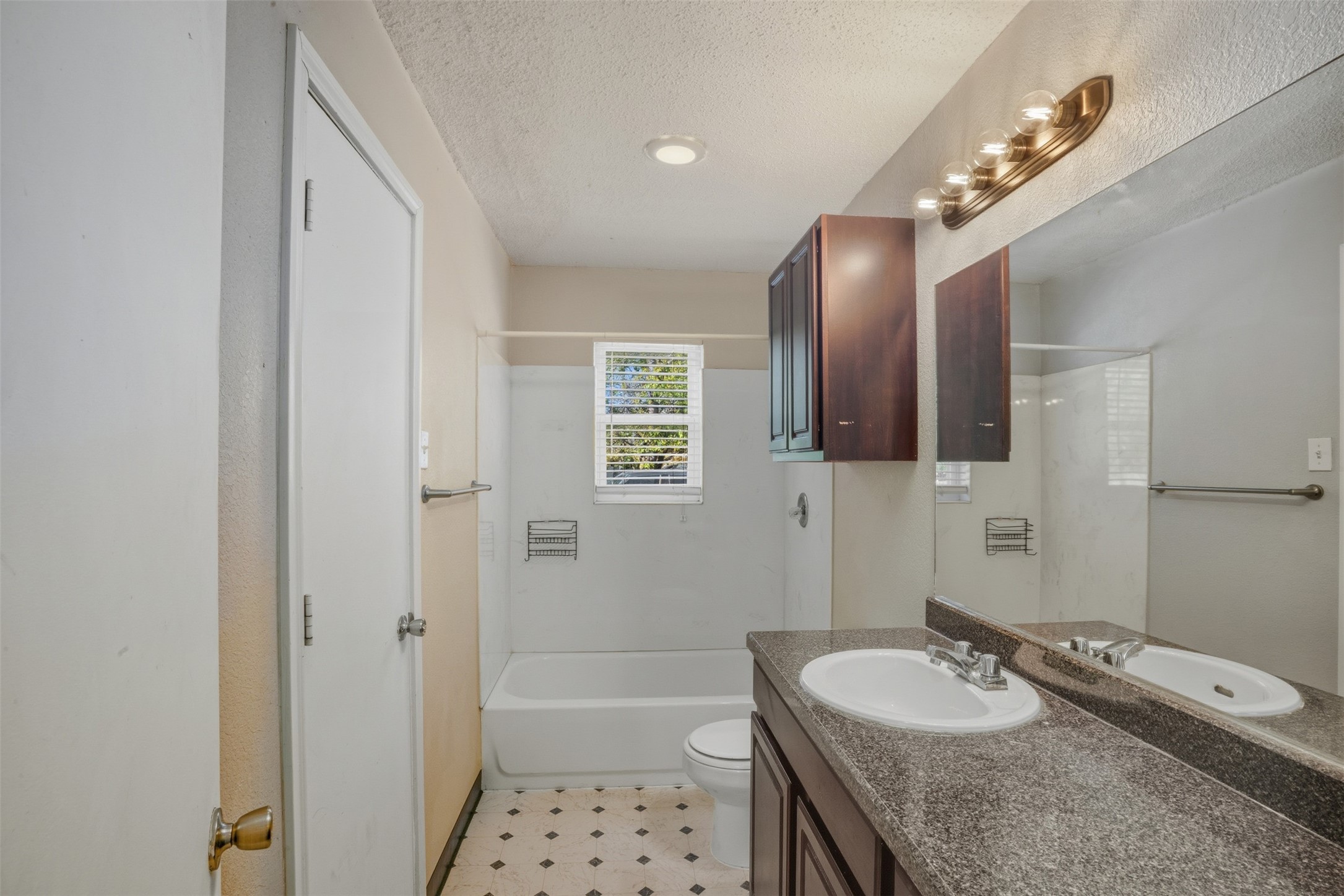 150 S Main Street Euless TX 76040