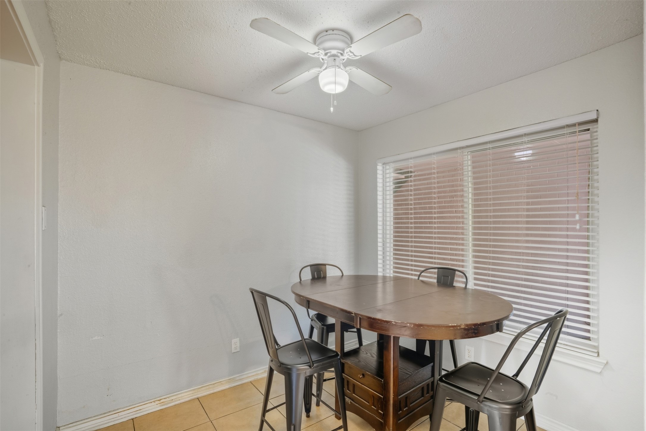 150 S Main Street Euless TX 76040