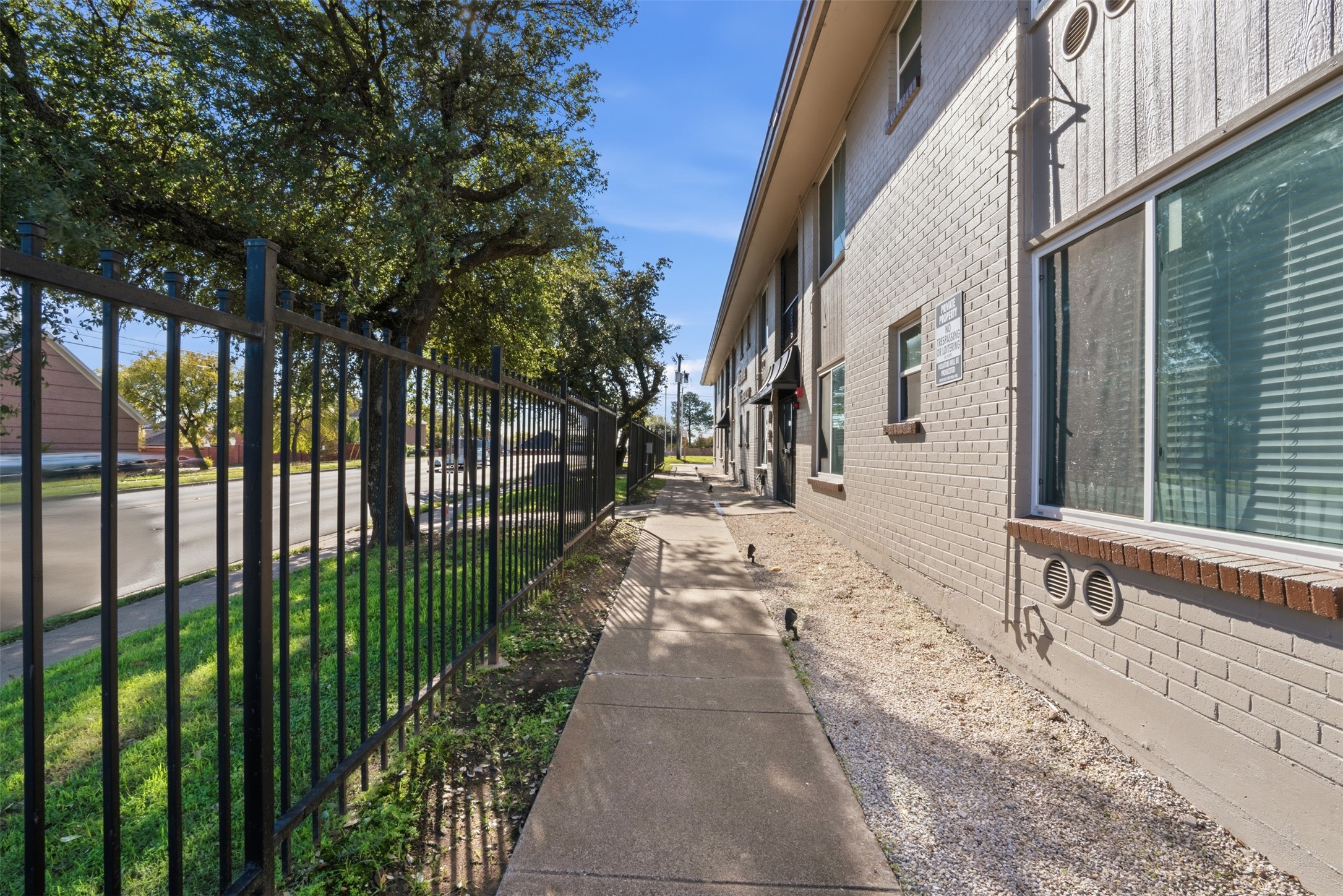 150 S Main Street Euless TX 76040