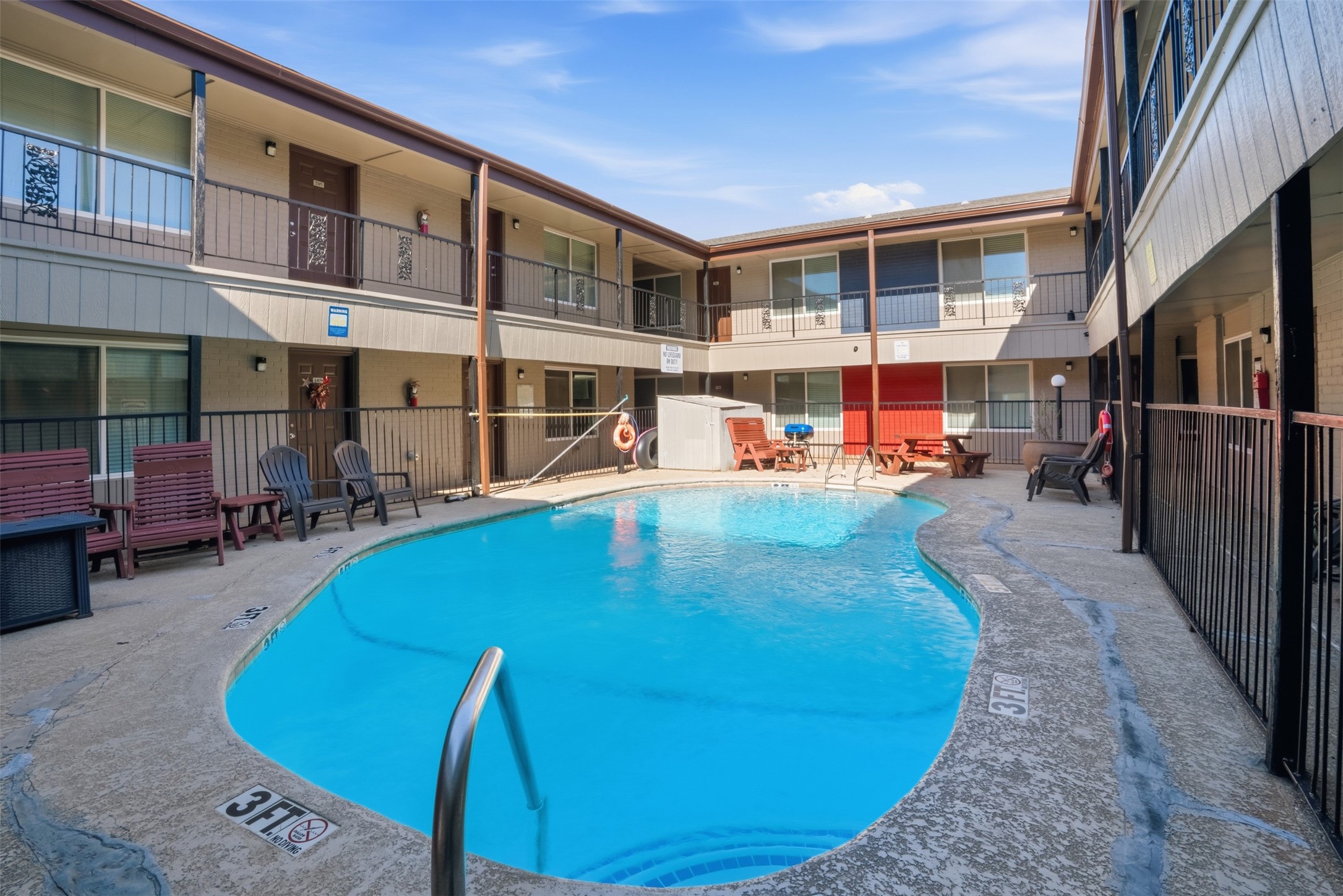 150 S Main Street Euless TX 76040