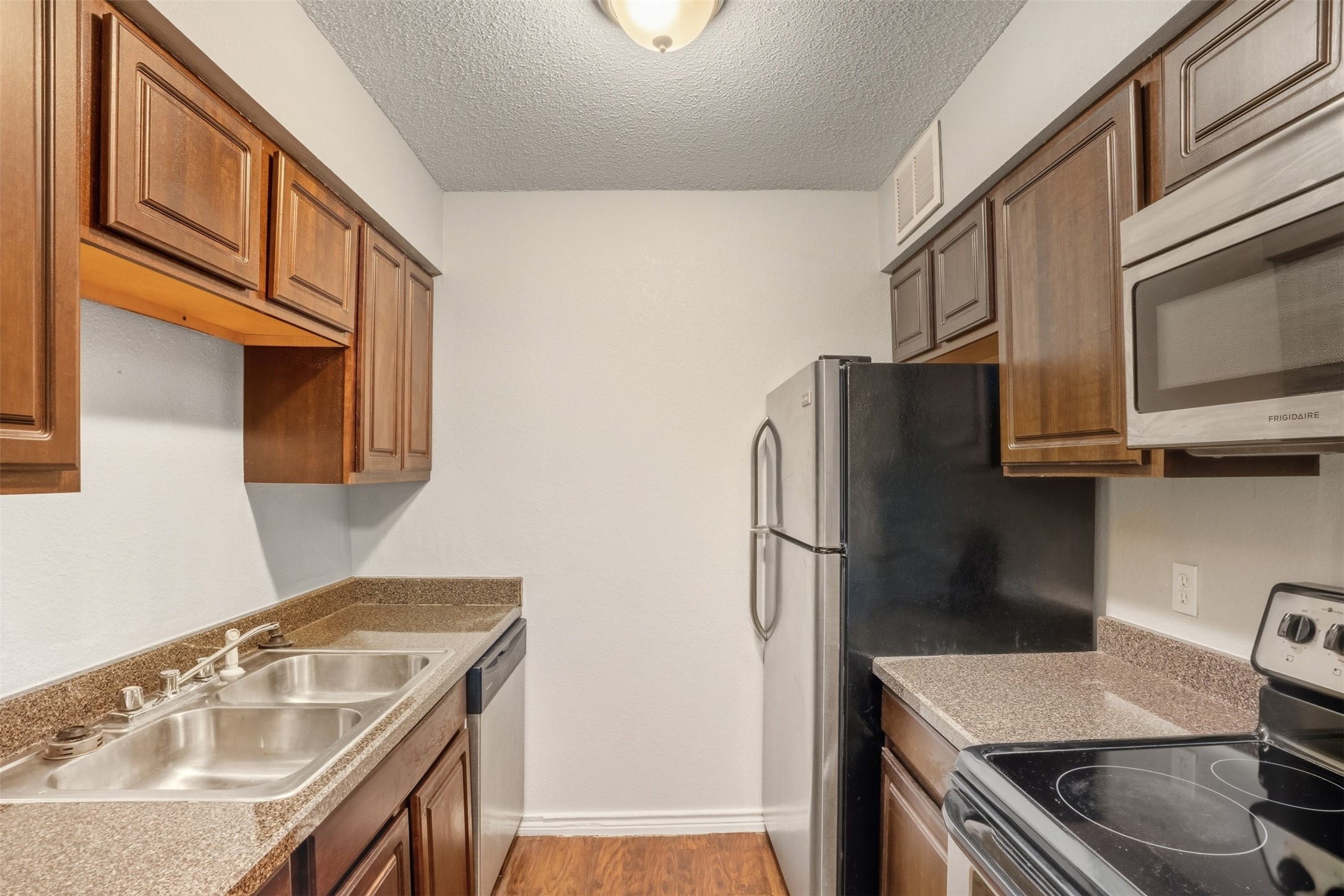 150 S Main Street Euless TX 76040