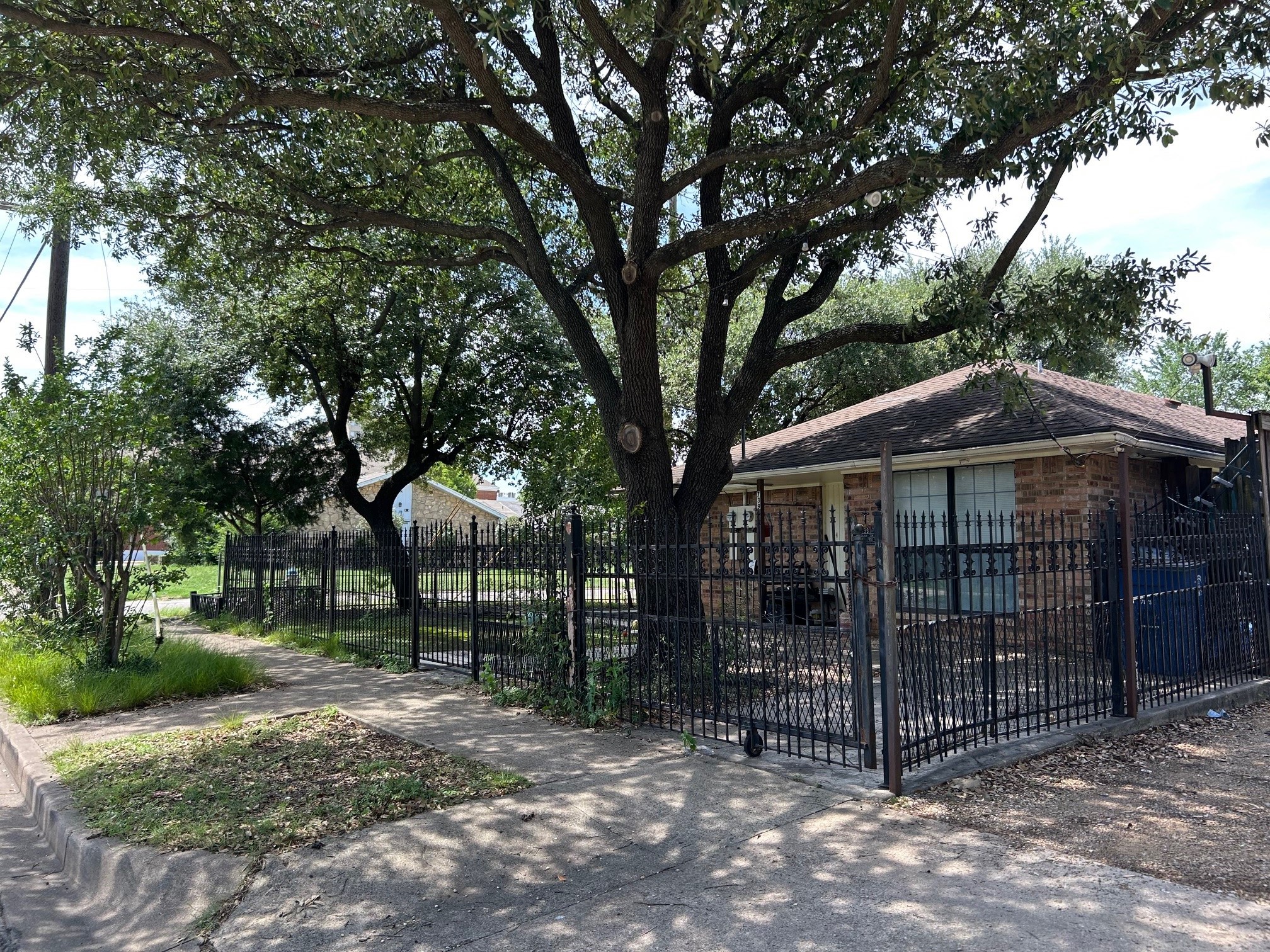739-741 W 10th Street Dallas TX 75208