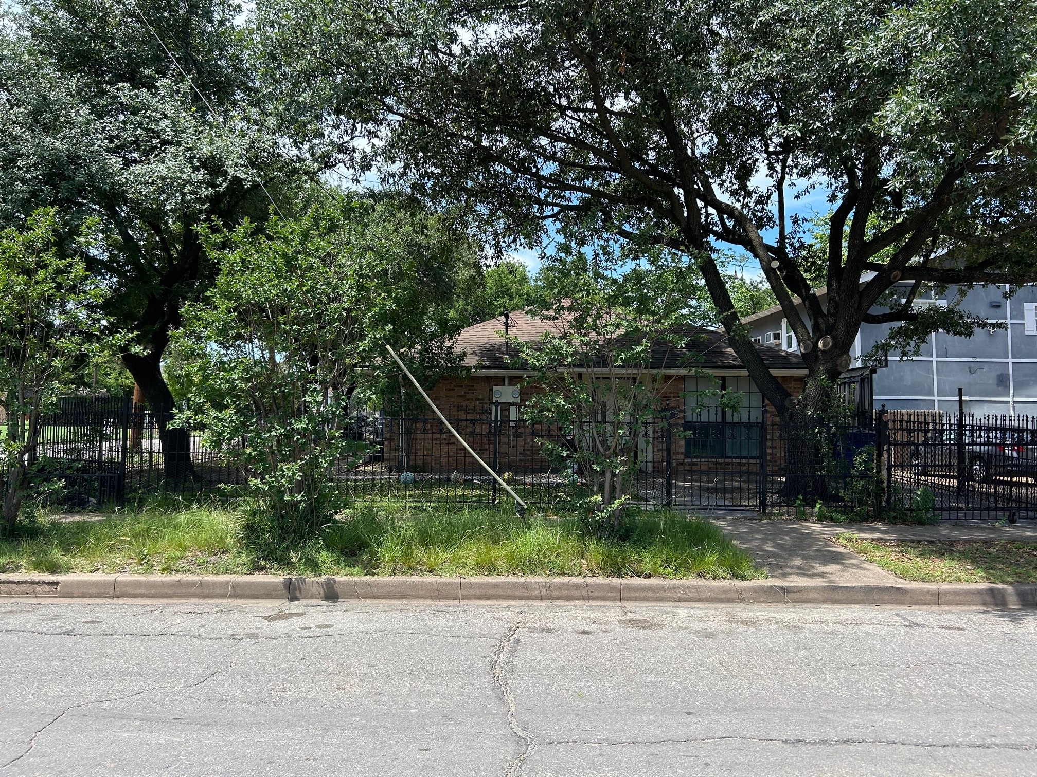 739-741 W 10th Street Dallas TX 75208