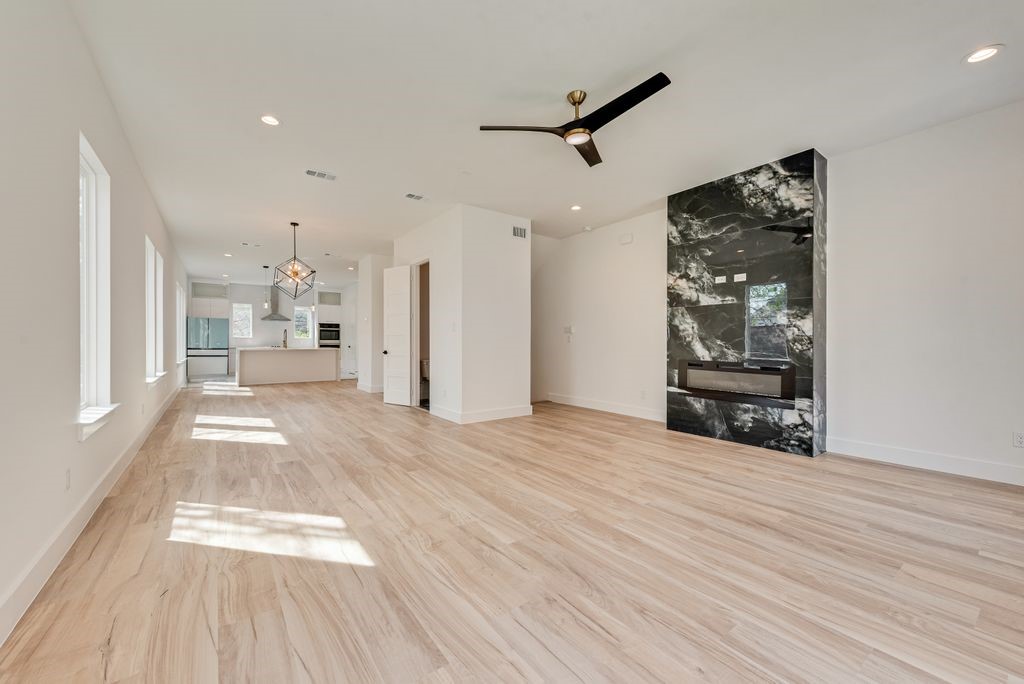 918-920 Duluth Dallas TX 75212