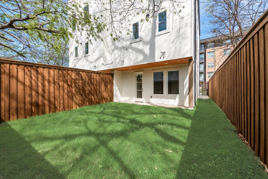 918-920 Duluth Dallas TX 75212