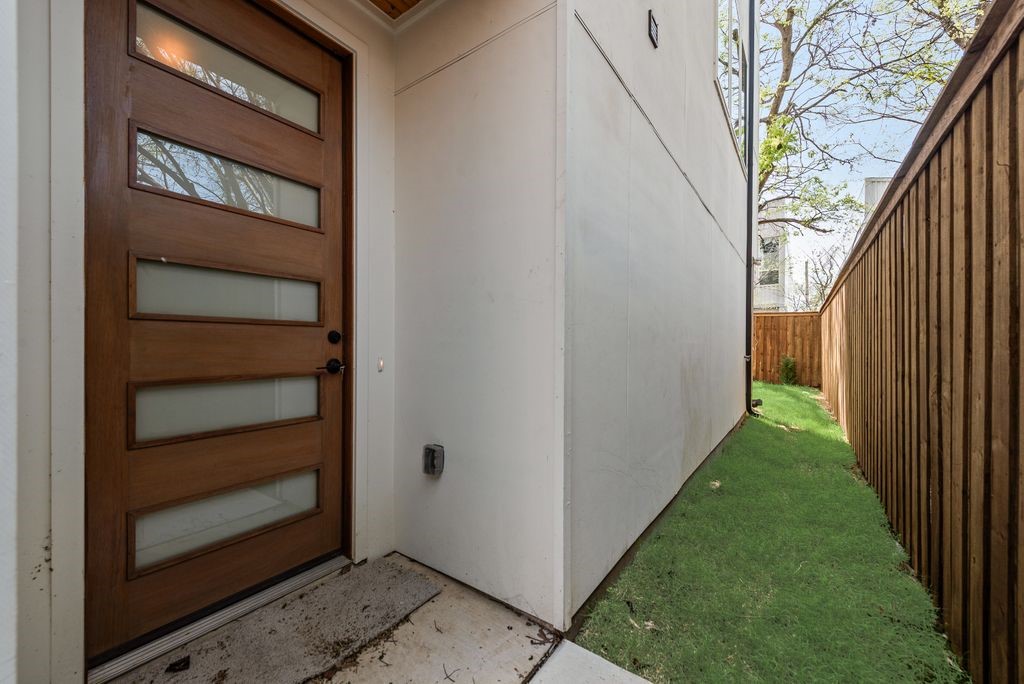 918-920 Duluth Dallas TX 75212