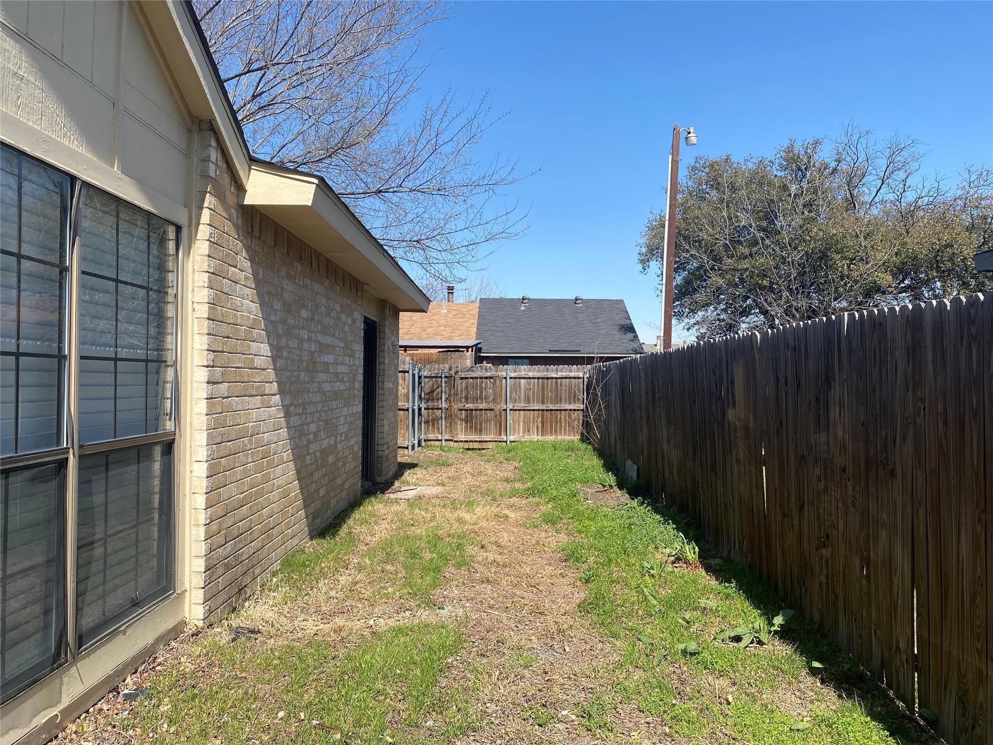 2423 Limestone Drive Arlington TX 76014