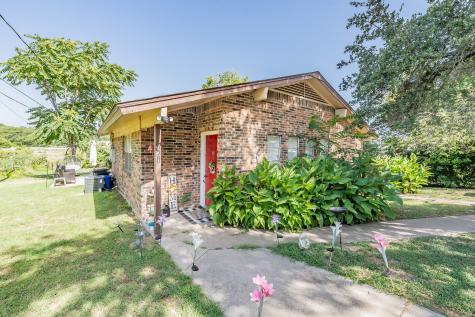 451 Wilshire Avenue Azle TX 76020