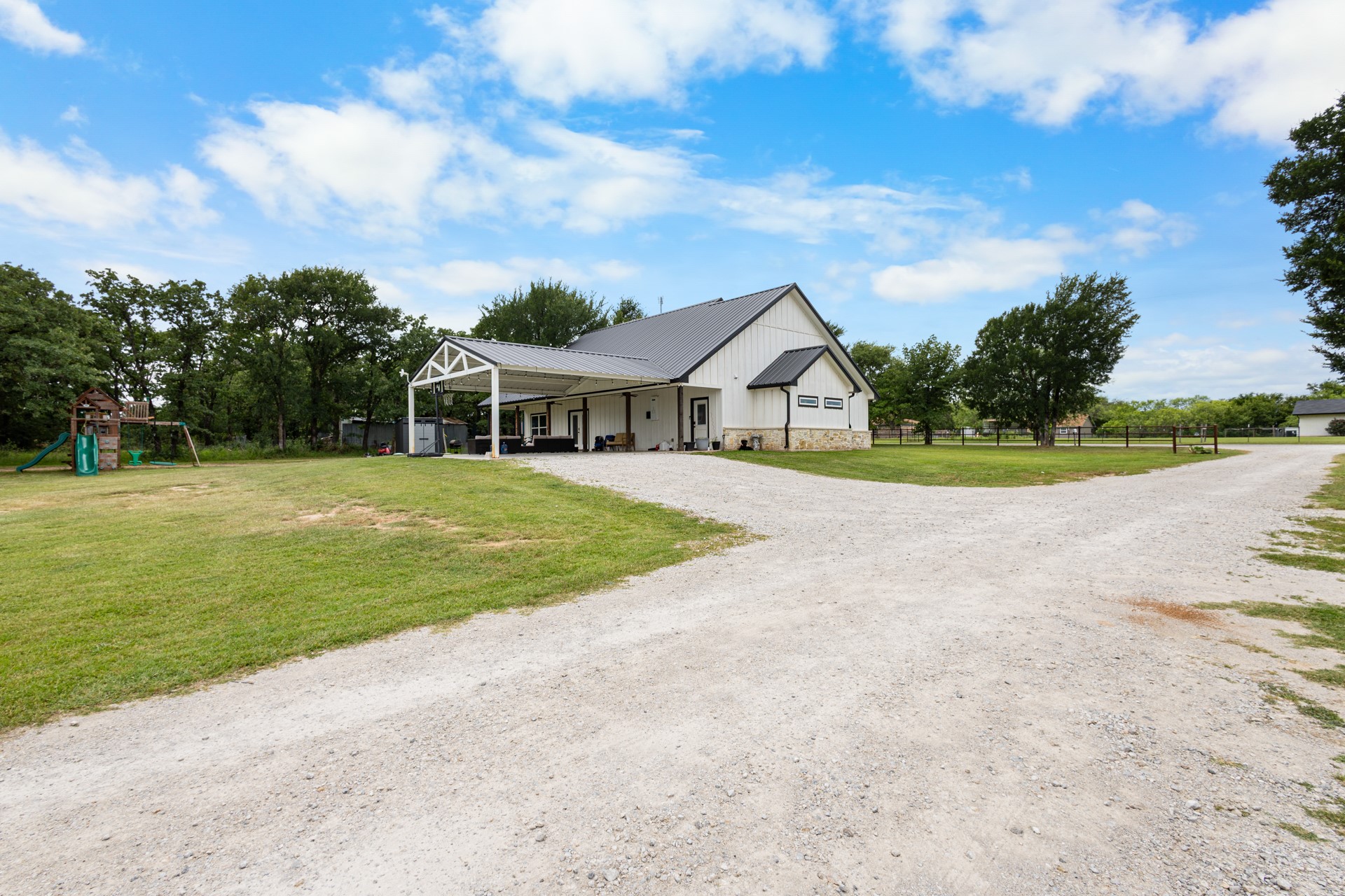 131 County Road 3351 Paradise TX 76073