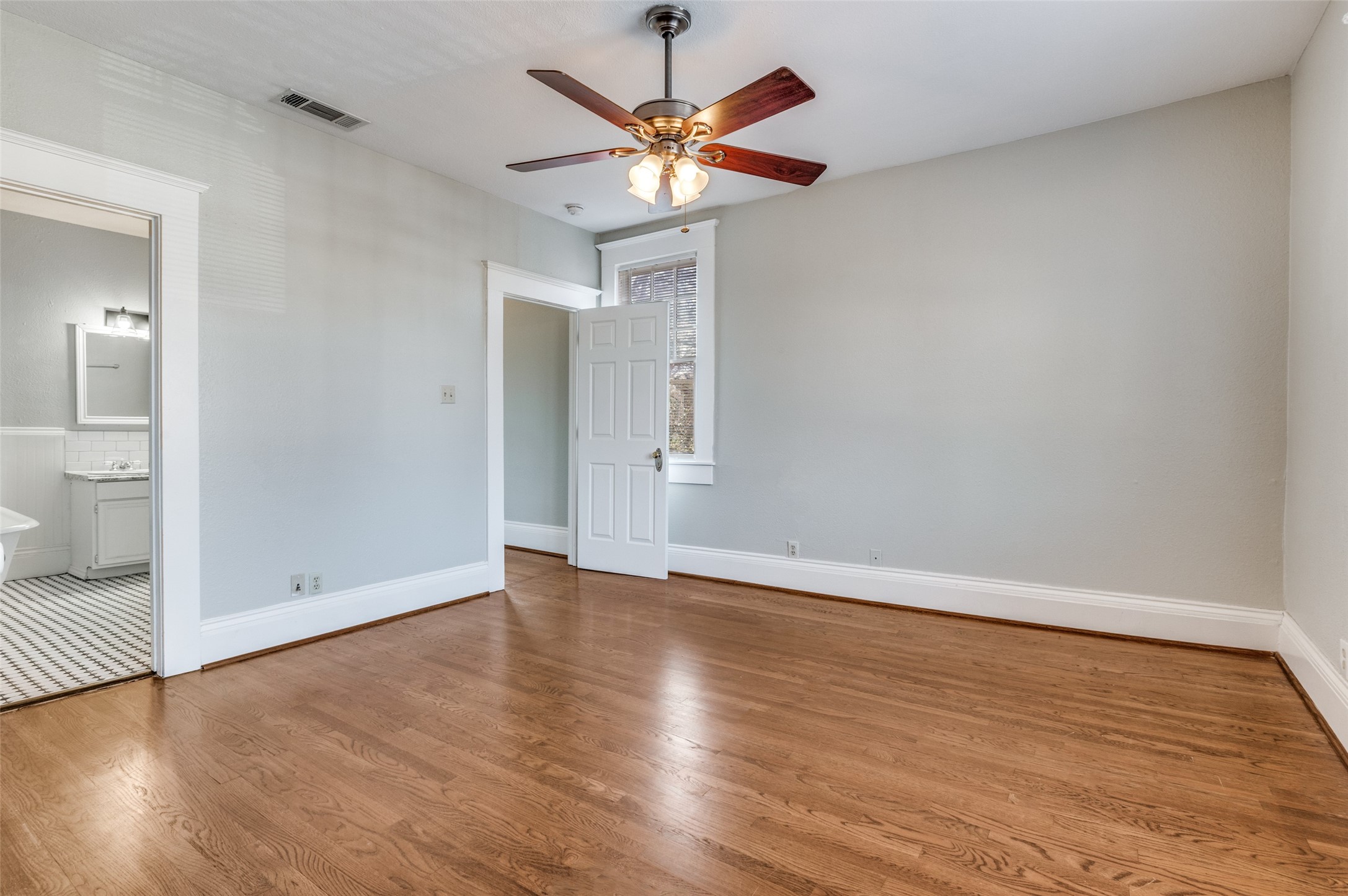 4936 Worth Street Dallas TX 75214
