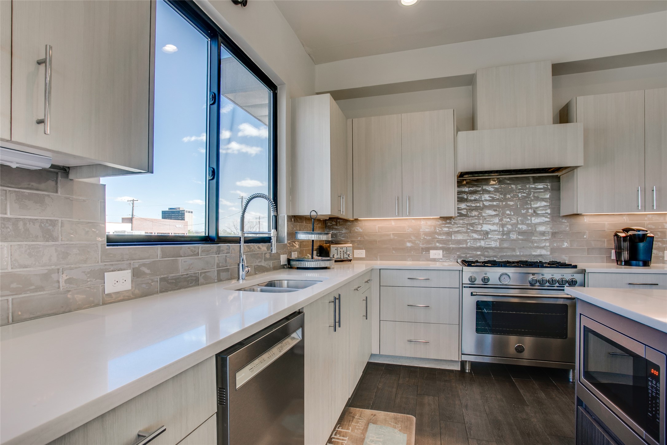 410 Melba Street Dallas TX 75208