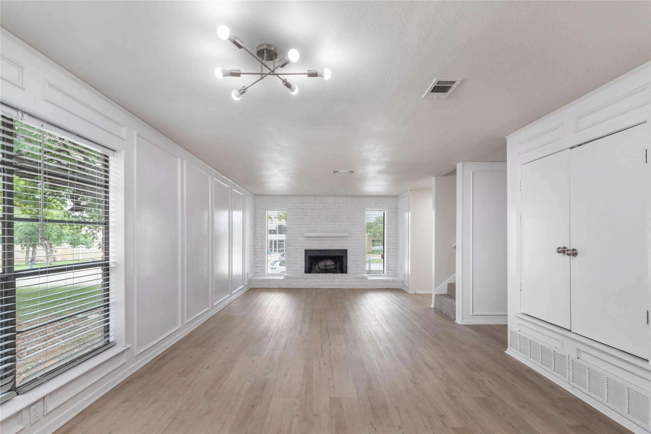 1620 Brown Trail Hurst TX 76054