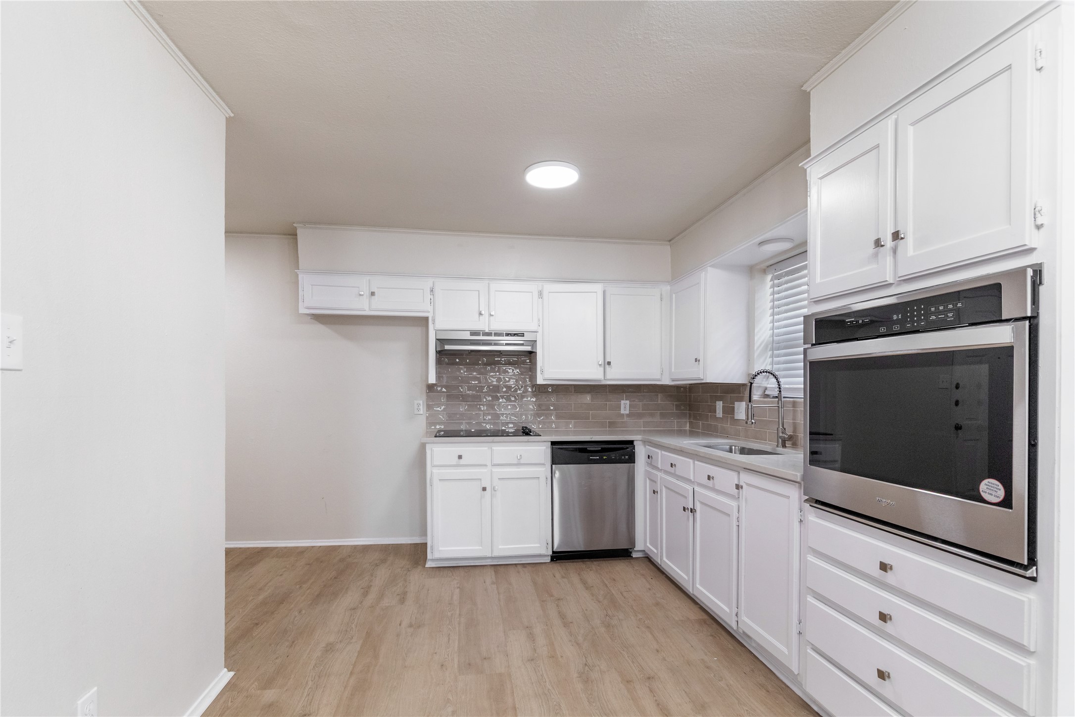 1620 Brown Trail Hurst TX 76054