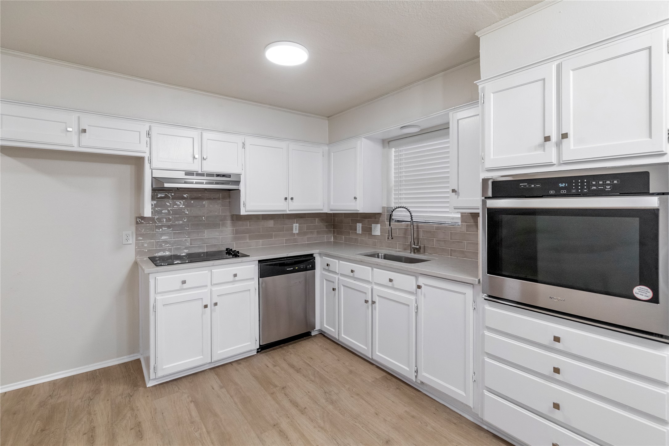 1620 Brown Trail Hurst TX 76054