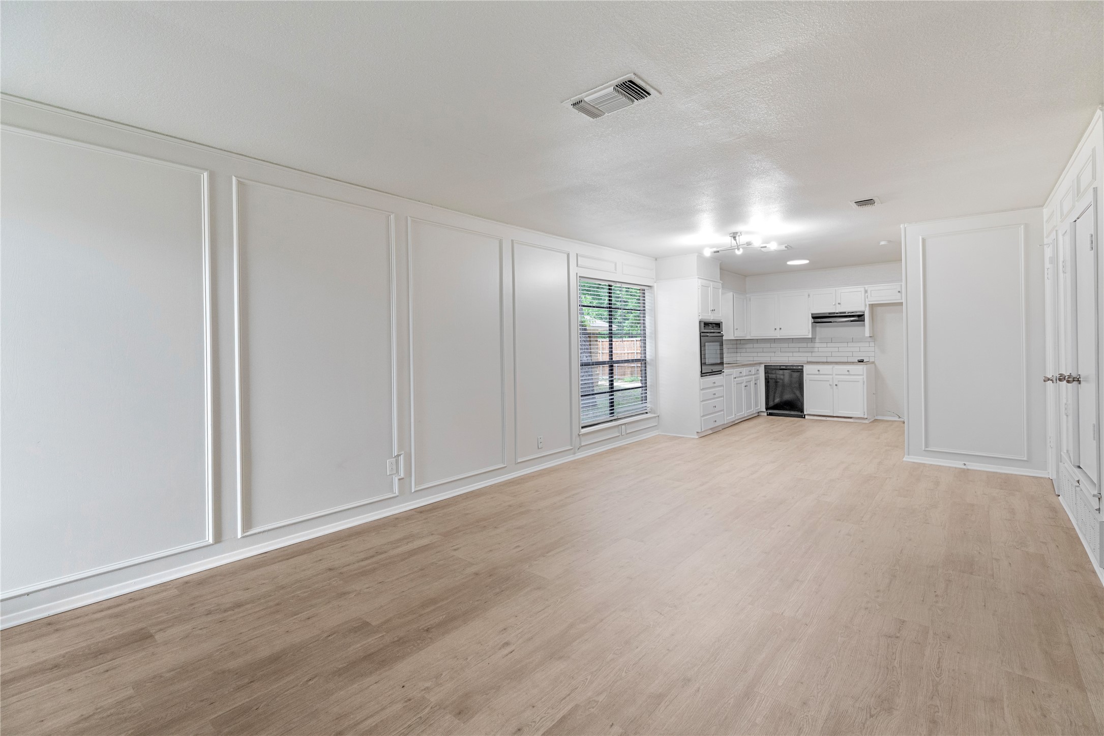 1620 Brown Trail Hurst TX 76054