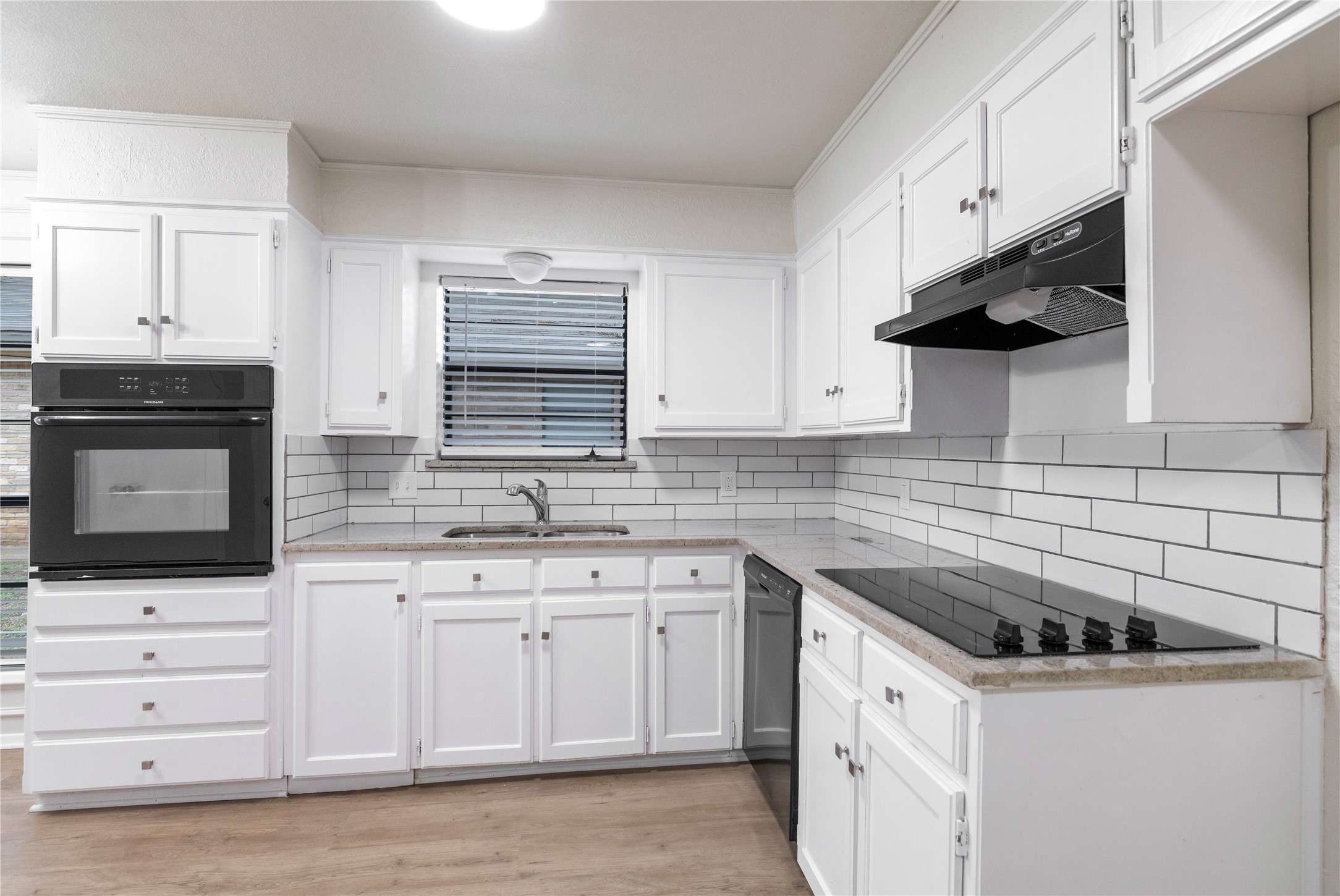 1620 Brown Trail Hurst TX 76054