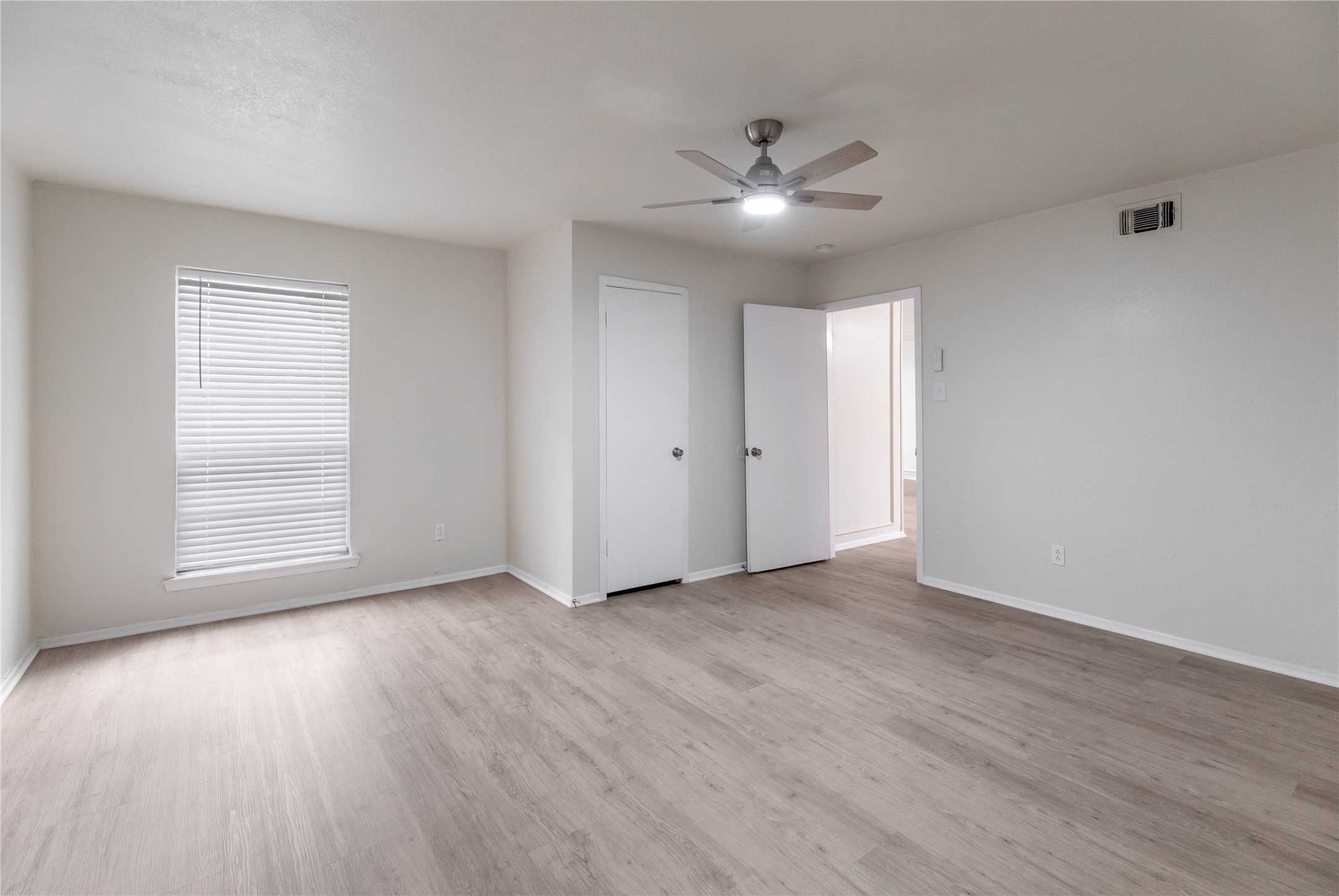 1620 Brown Trail Hurst TX 76054