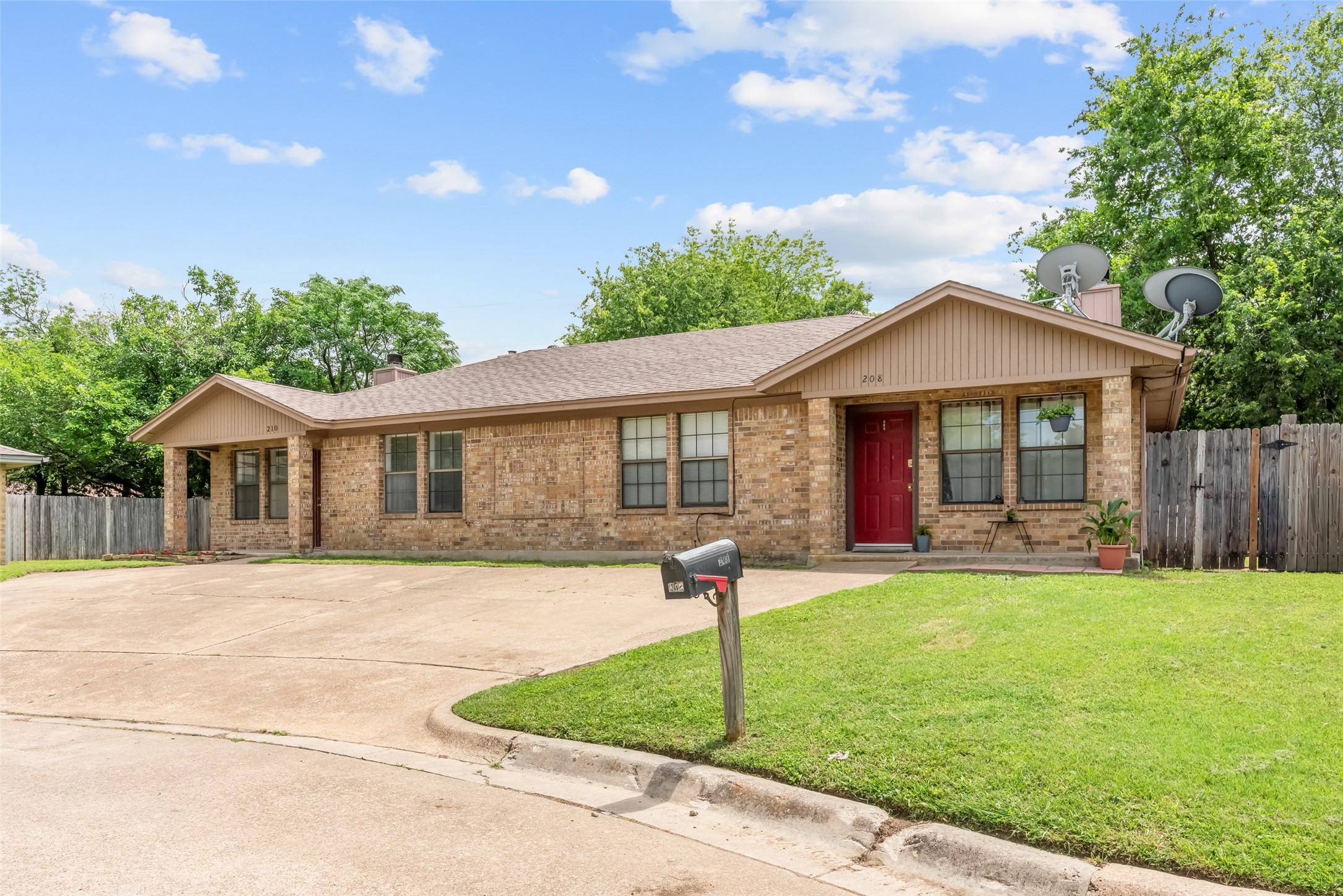 208 Lanham Court White Settlement TX 76108