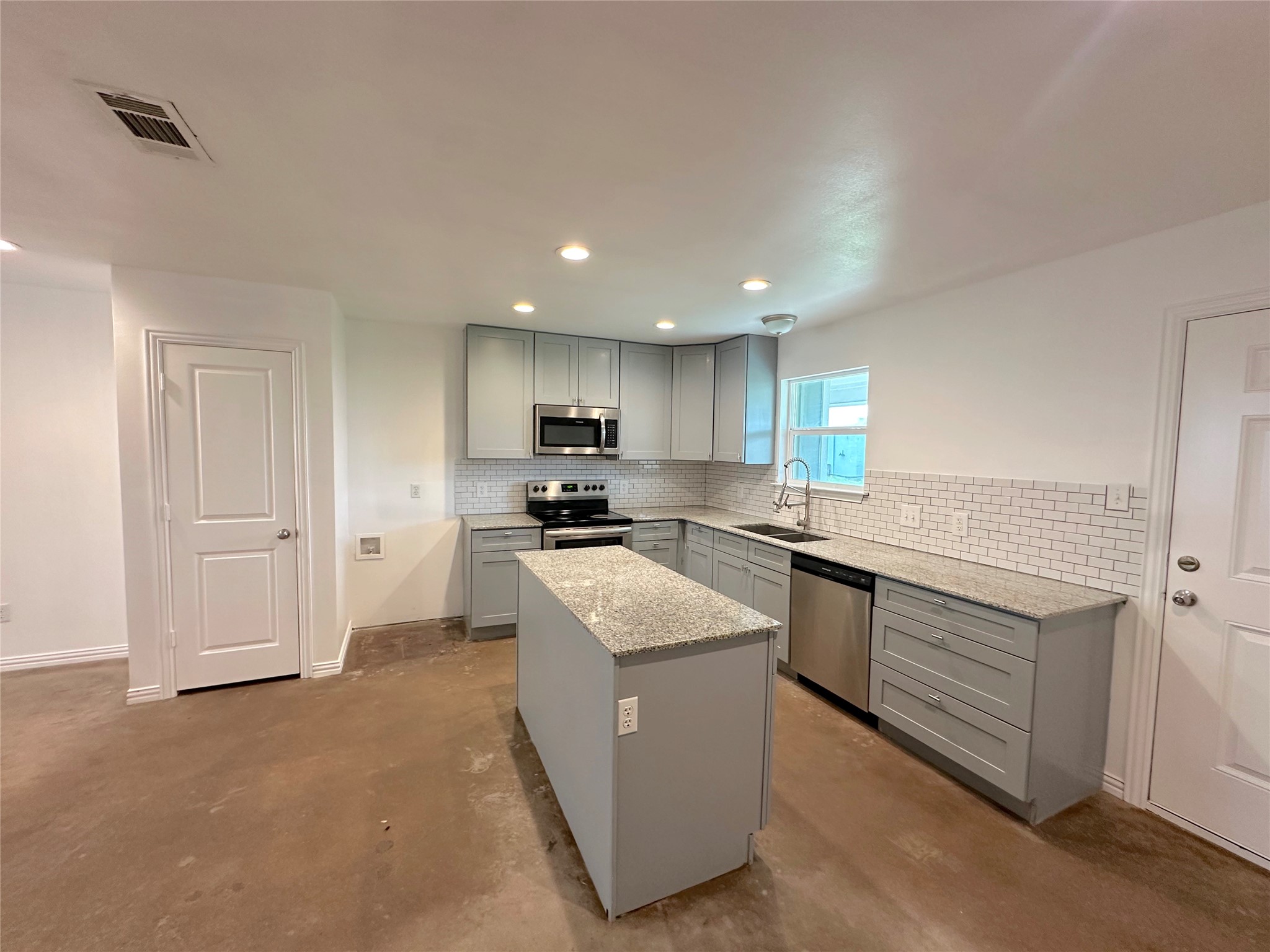 108 W Adams Street Itasca TX 76055