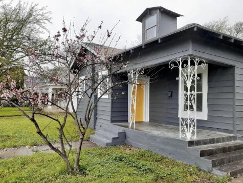1509 W Page Avenue Dallas TX 75208