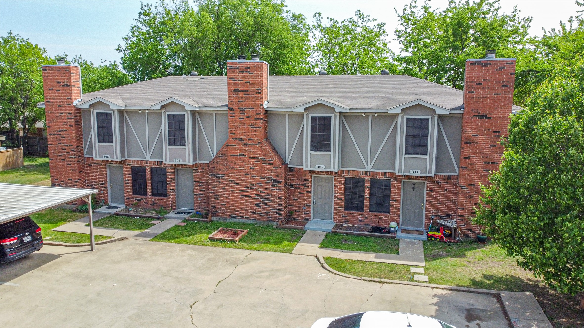 305 Cambridge Drive Saginaw TX 76179
