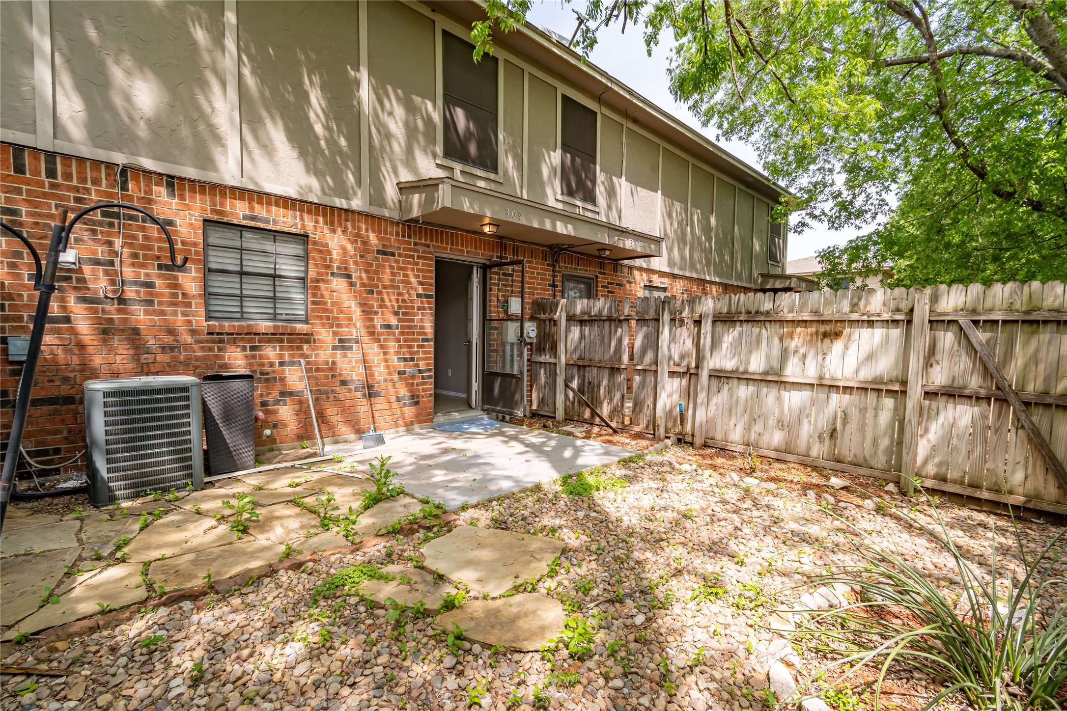 305 Cambridge Drive Saginaw TX 76179