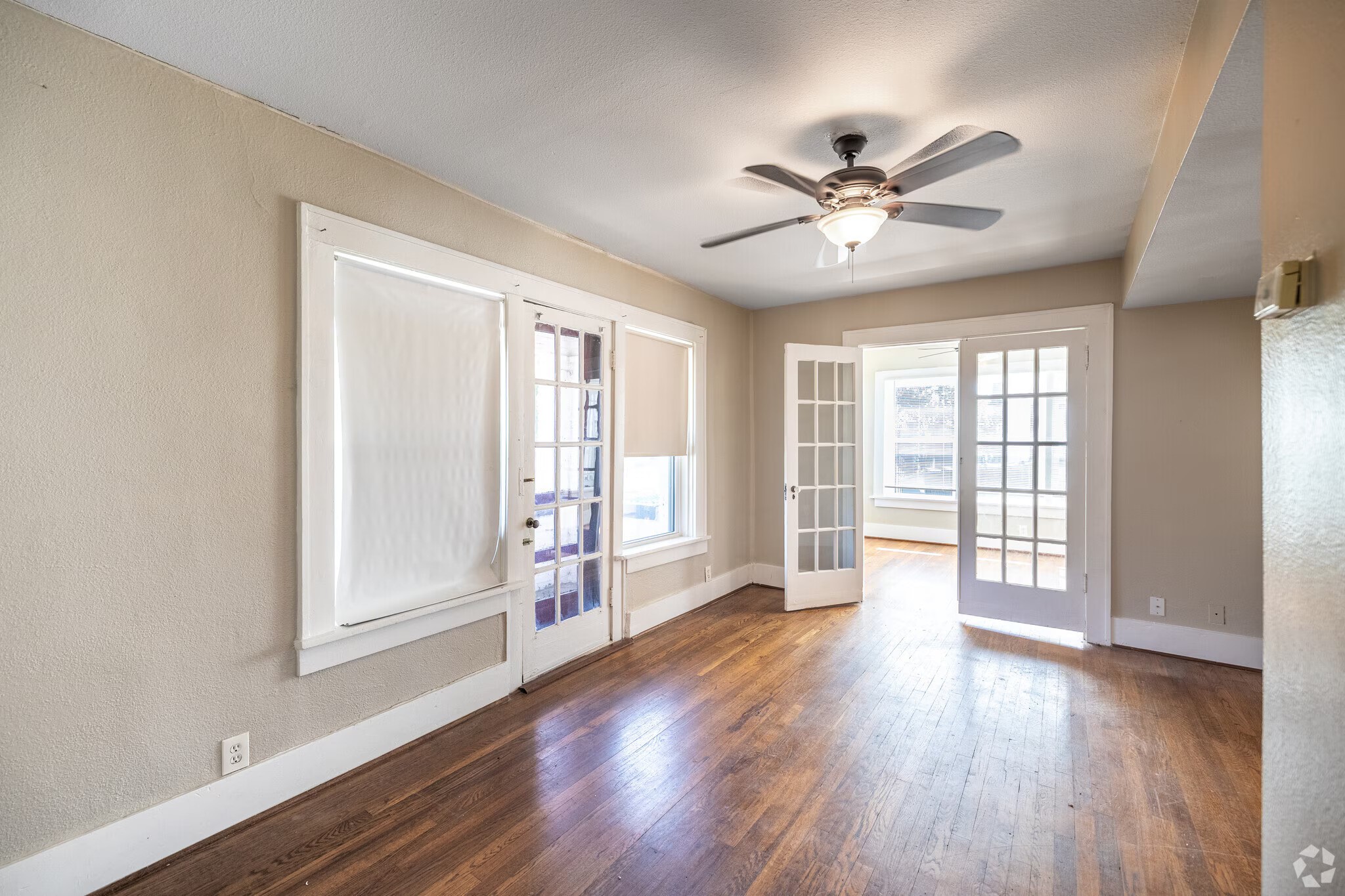 301 W Leuda Street Fort Worth TX 76104