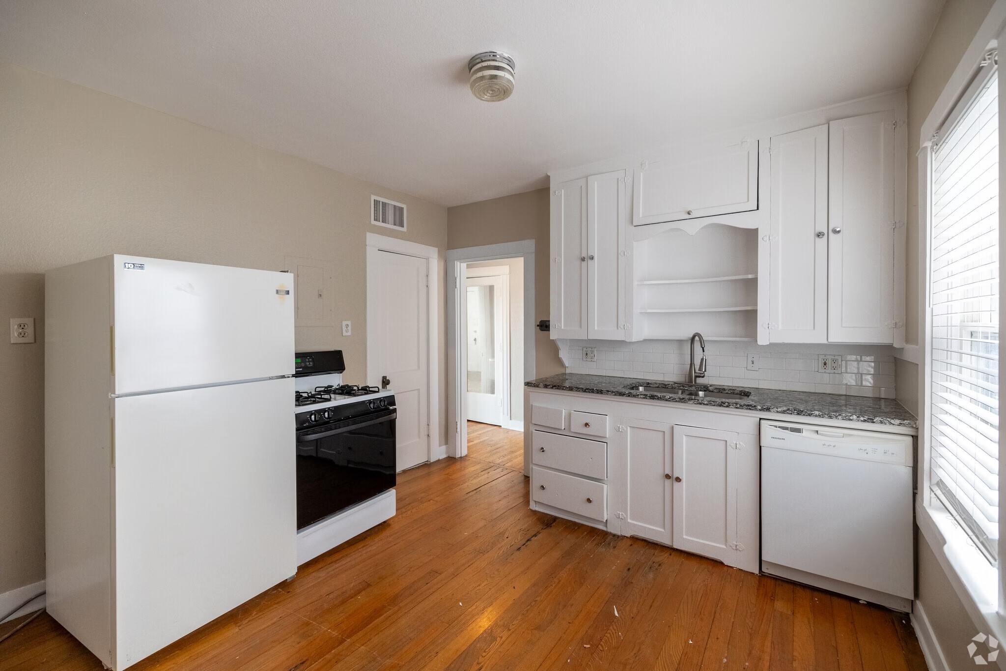 301 W Leuda Street Fort Worth TX 76104