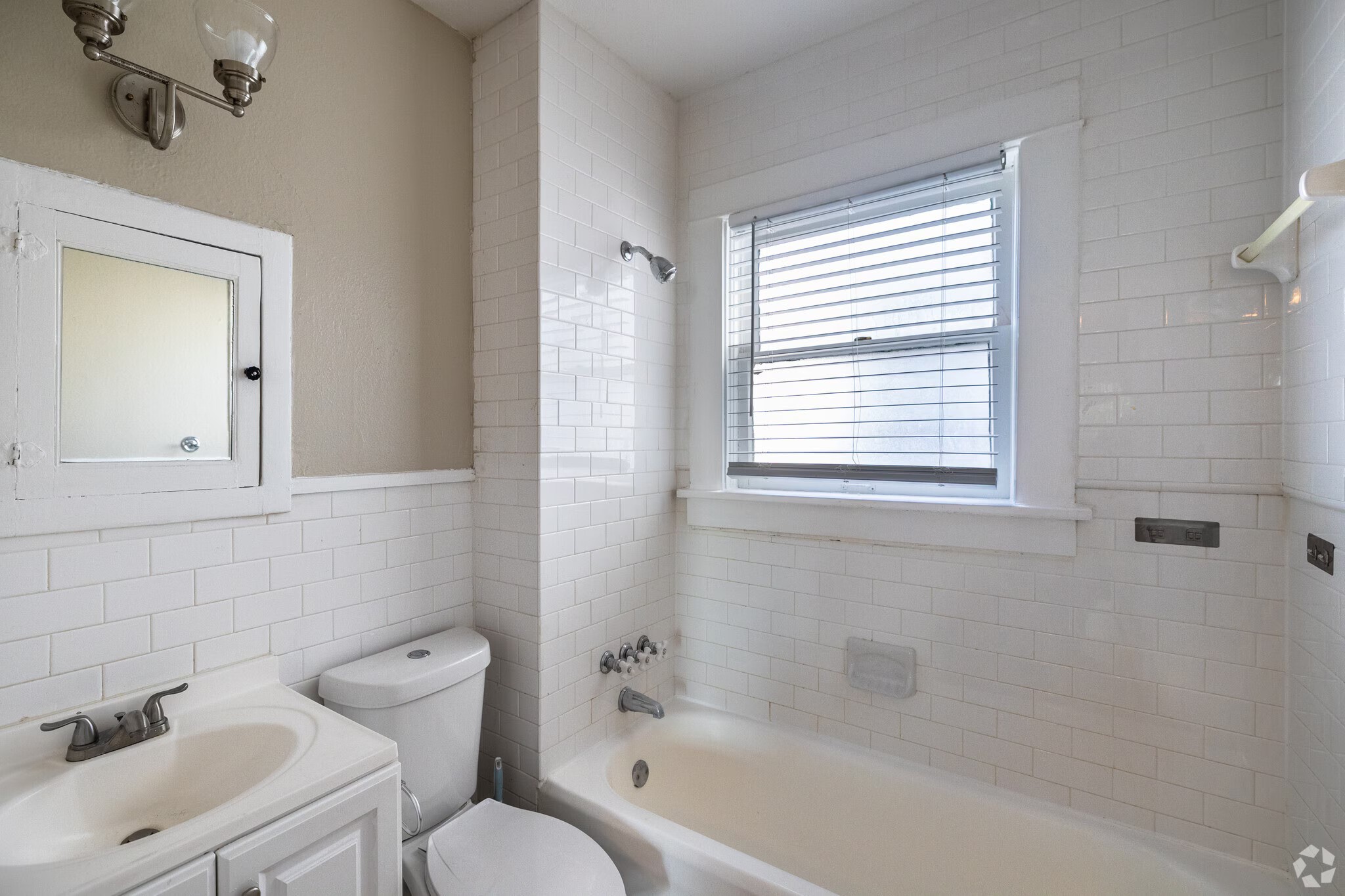 301 W Leuda Street Fort Worth TX 76104