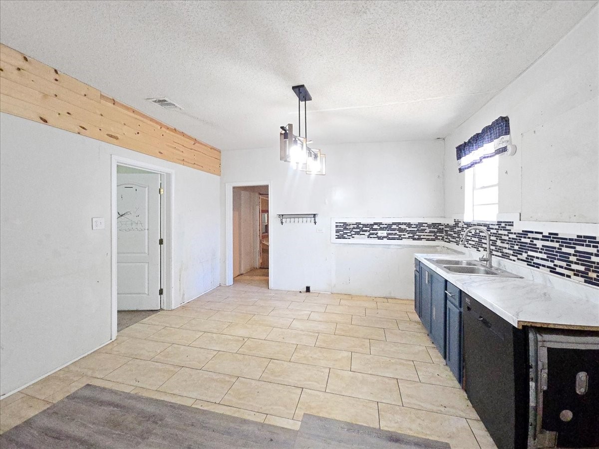 1209 15th Place Fort Worth TX 76164