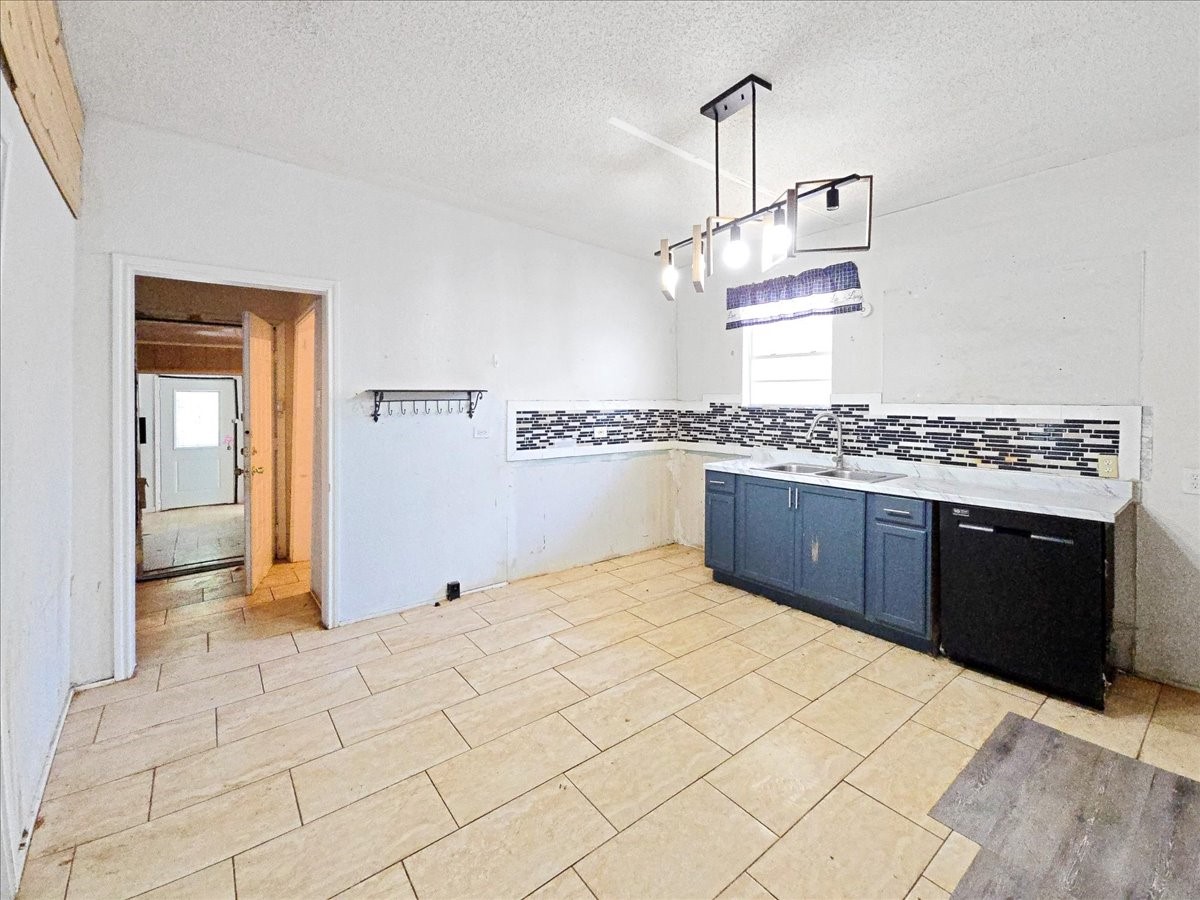 1209 15th Place Fort Worth TX 76164
