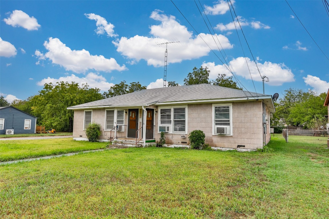401-403 N Howeth Street Gainesville TX 76240
