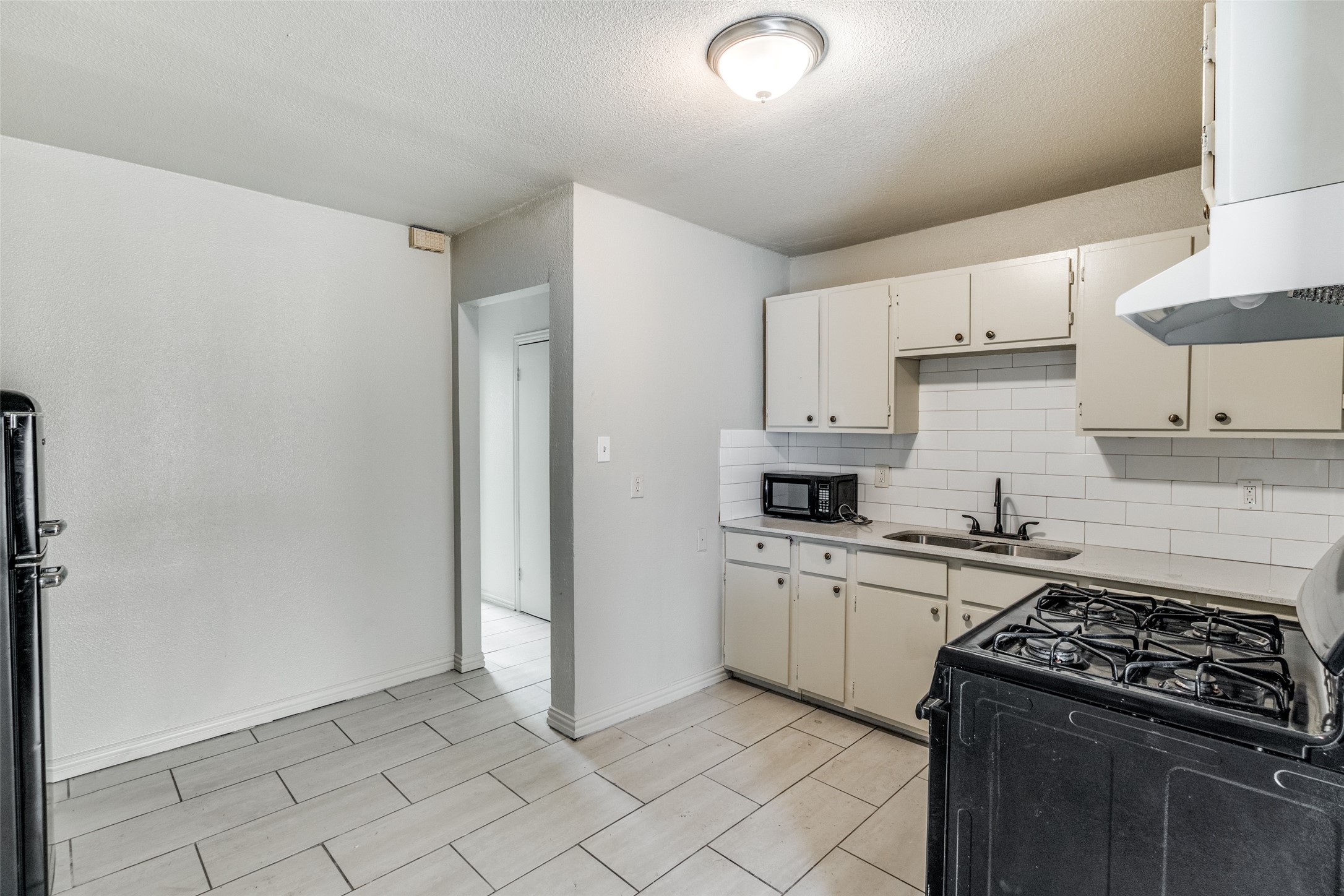 7909 Wanebe Drive Dallas TX 75235