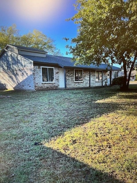 422 Oakwood Lane Arlington TX 76012