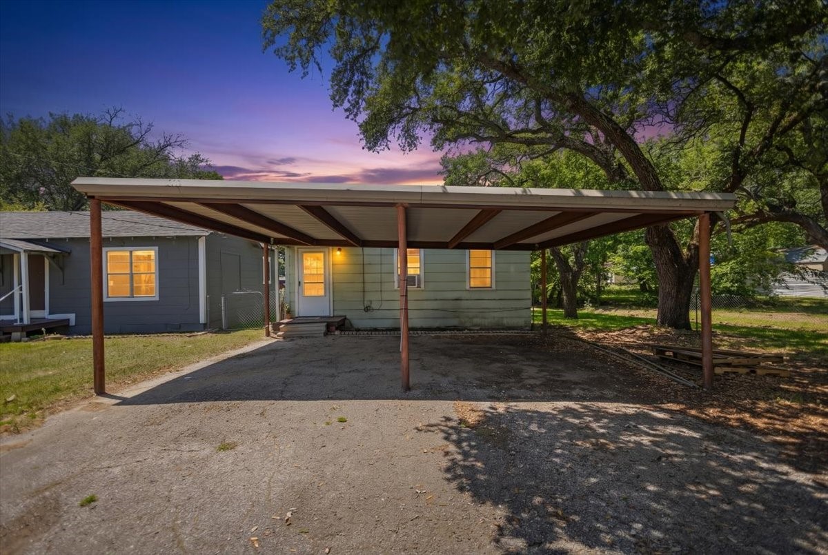 249-253 N Pecan Street Van TX 75790