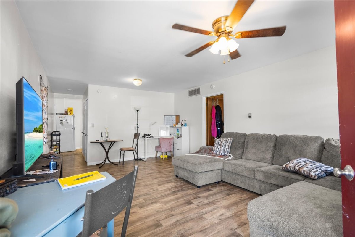 249-253 N Pecan Street Van TX 75790