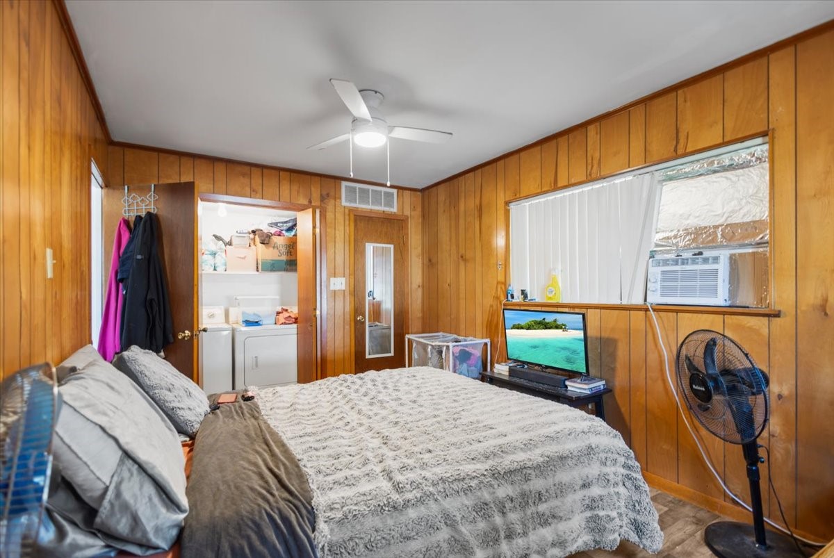 249-253 N Pecan Street Van TX 75790