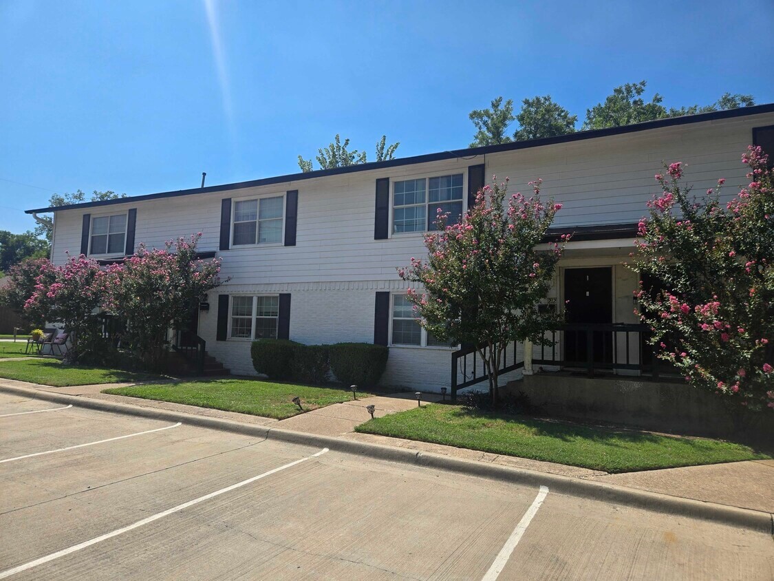 210 Austin Street Grapevine TX 76051