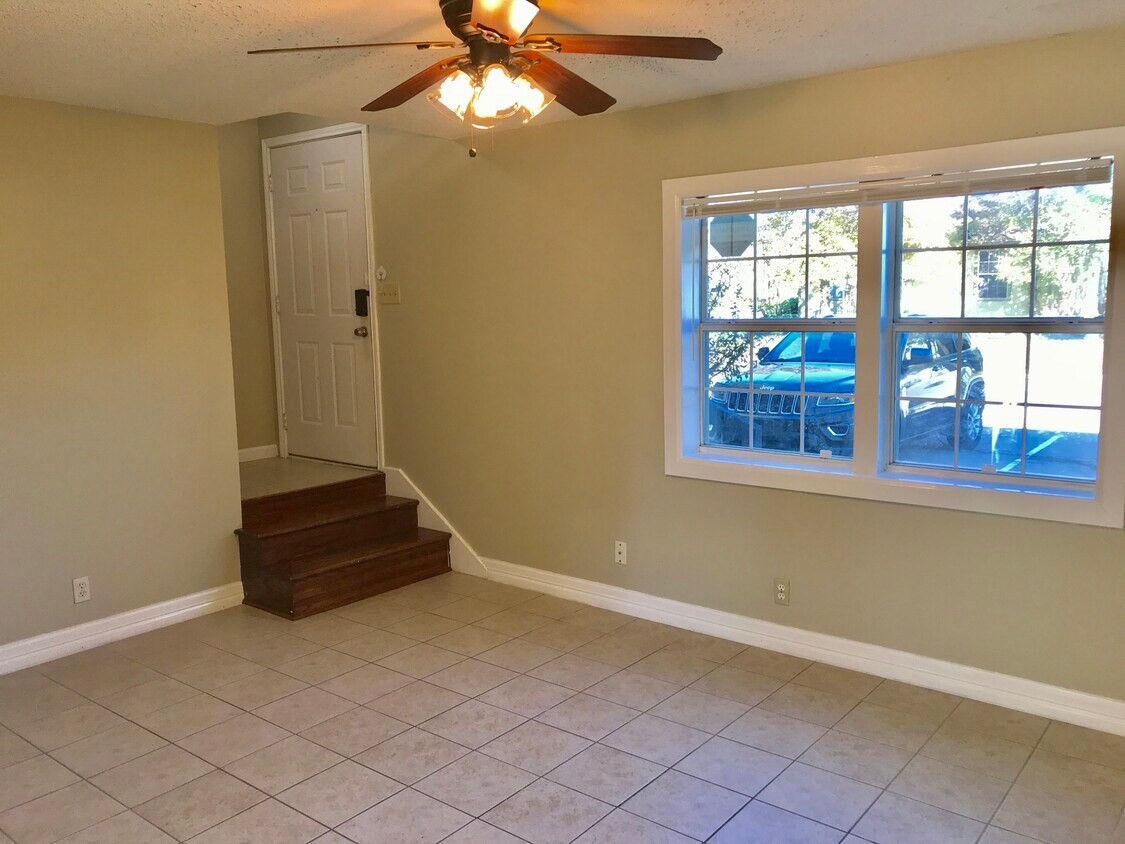 210 Austin Street Grapevine TX 76051