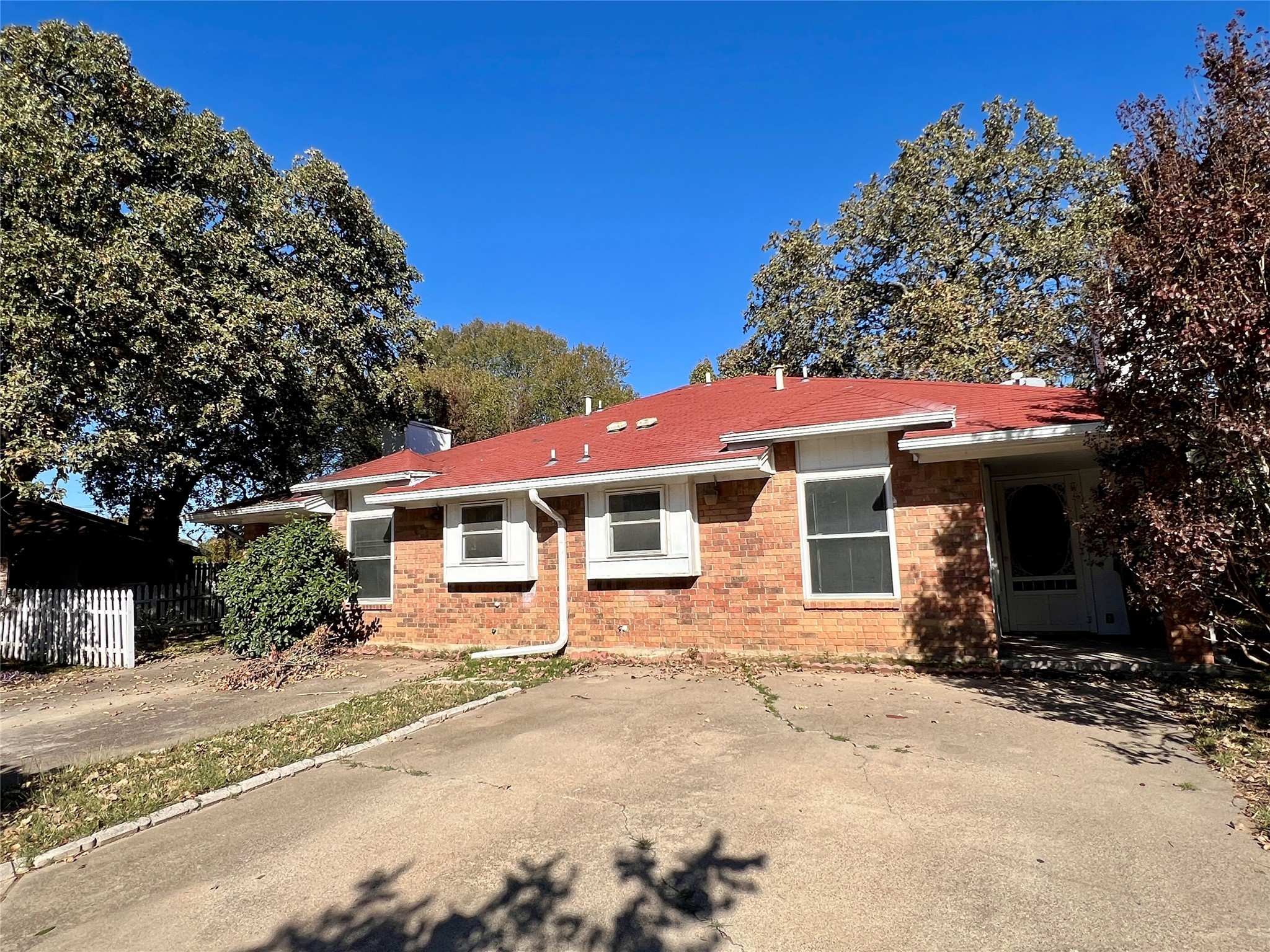 609 Briaroaks Court Arlington TX 76011