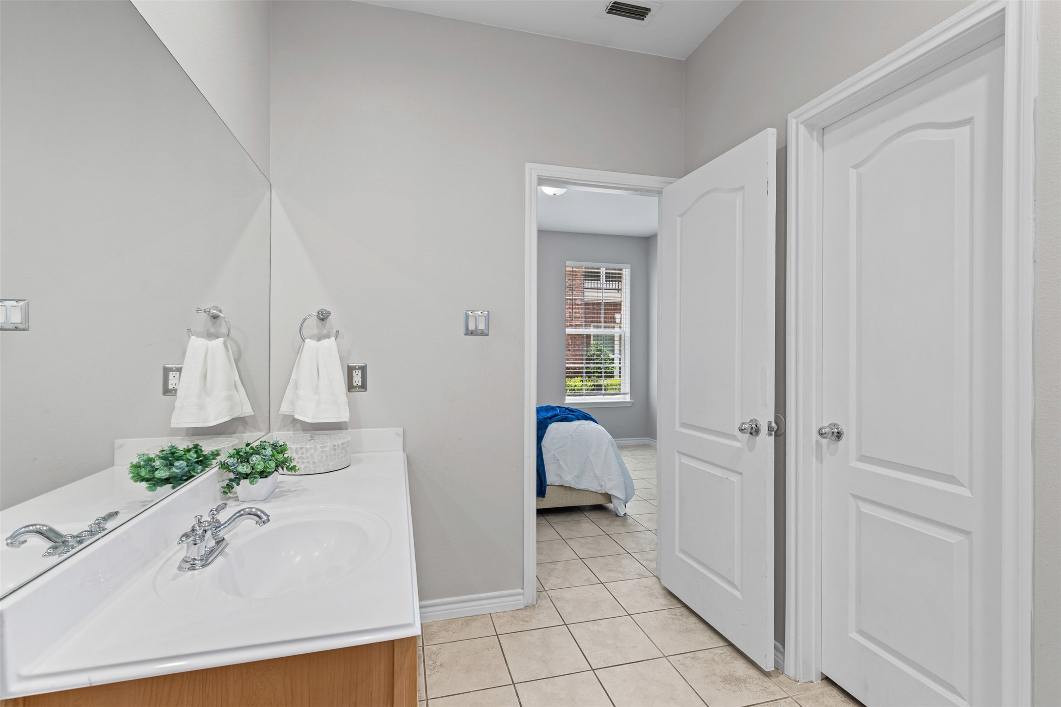 15759 Seabolt Place Addison TX 75001