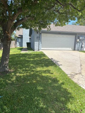 2205-2207 Heritage Circle Carrollton TX 75006