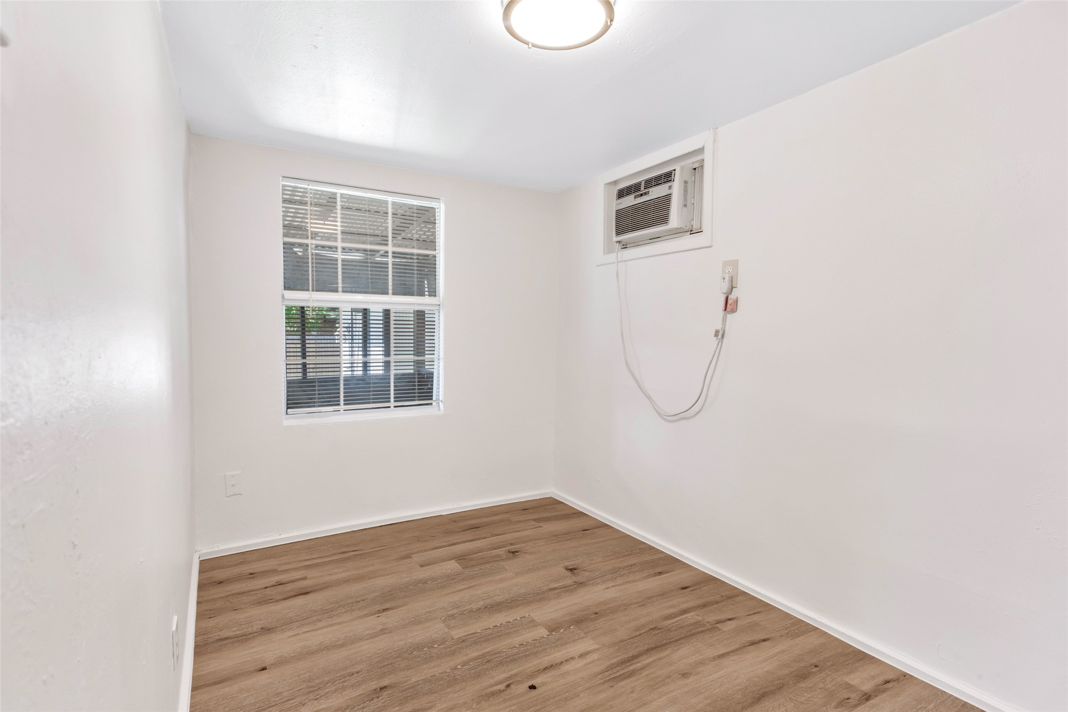 107 E 11th Kemp TX 75143