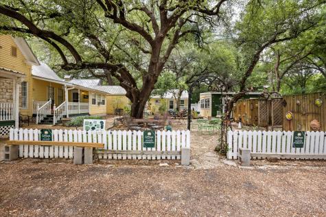 1002 W Pearl Street Granbury TX 76048