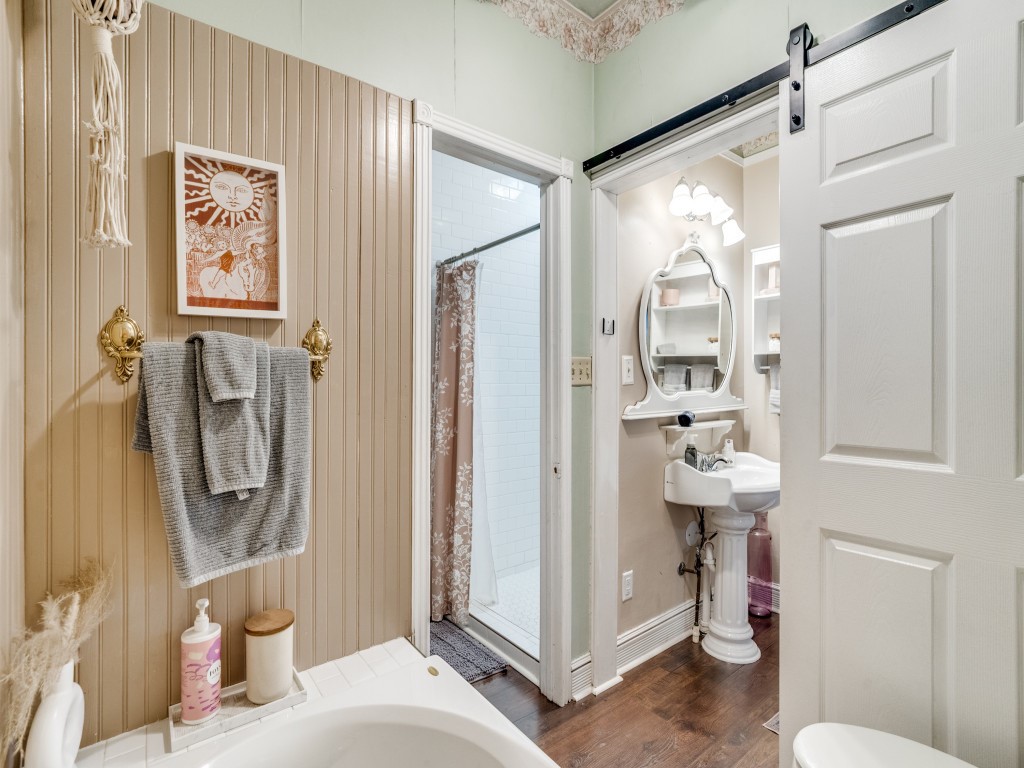 1002 W Pearl Street Granbury TX 76048