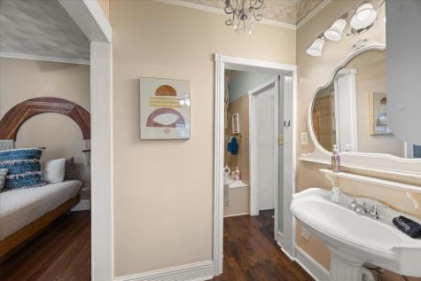 1002 W Pearl Street Granbury TX 76048