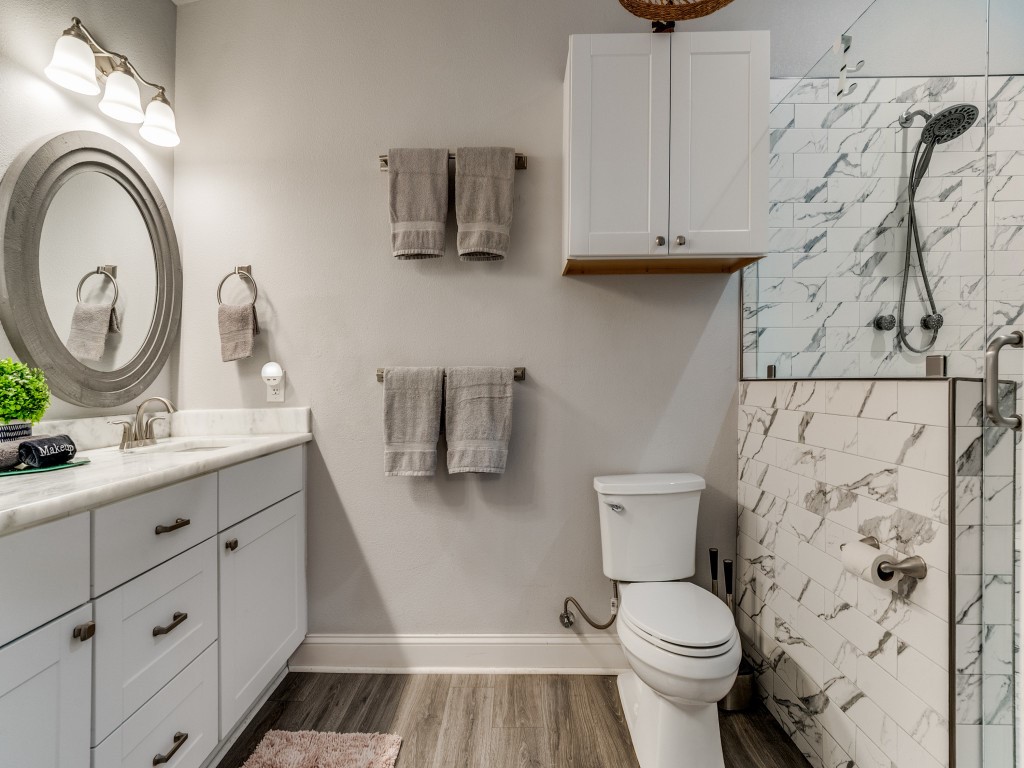 1002 W Pearl Street Granbury TX 76048