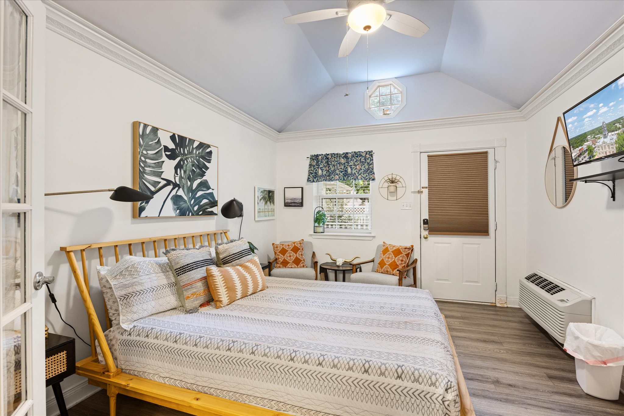 1002 W Pearl Street Granbury TX 76048